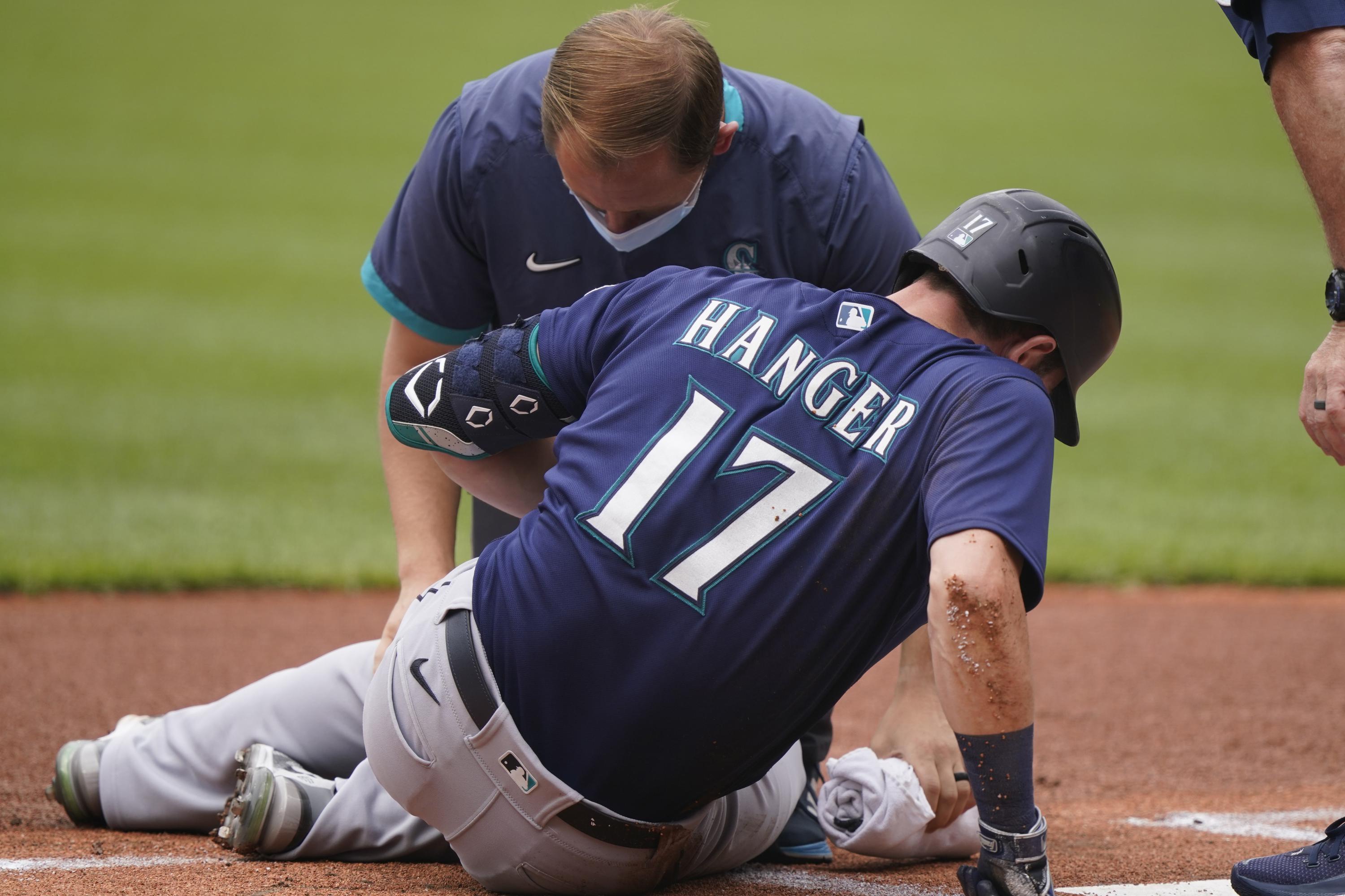 Mariners' Haniger fouls pitch off left knee, suffers bruise AP News