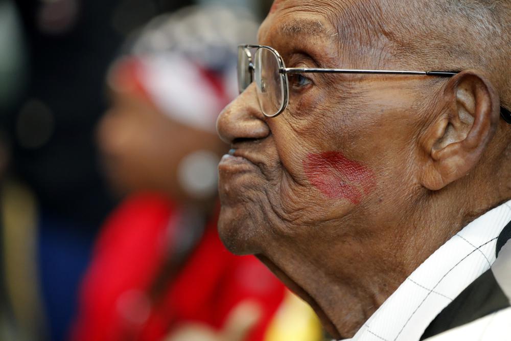 Oldest US veteran of WWII, Lawrence N. Brooks, dies at 112