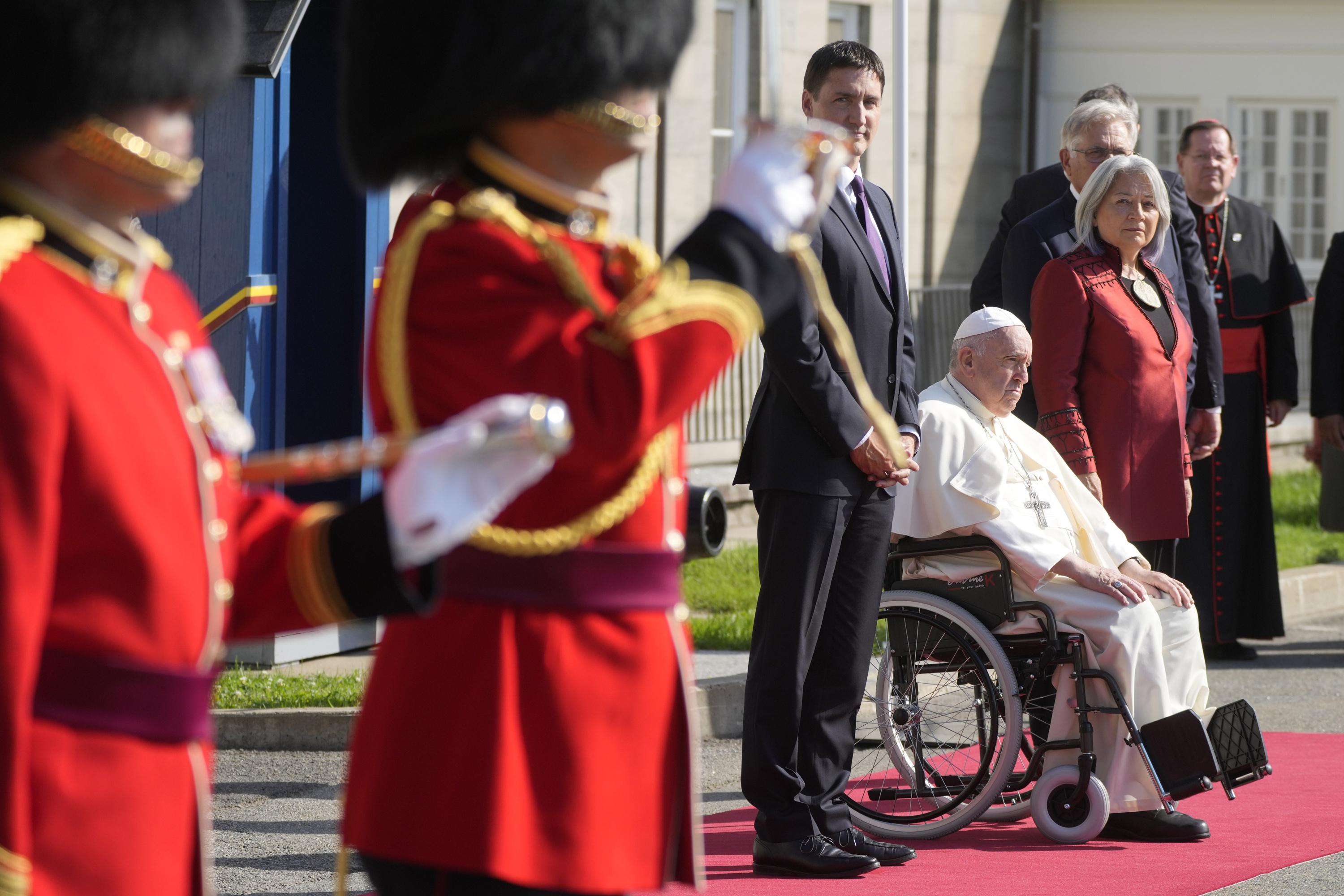 Canada nói lời xin lỗi của Giáo hoàng với người bản địa là không đủ