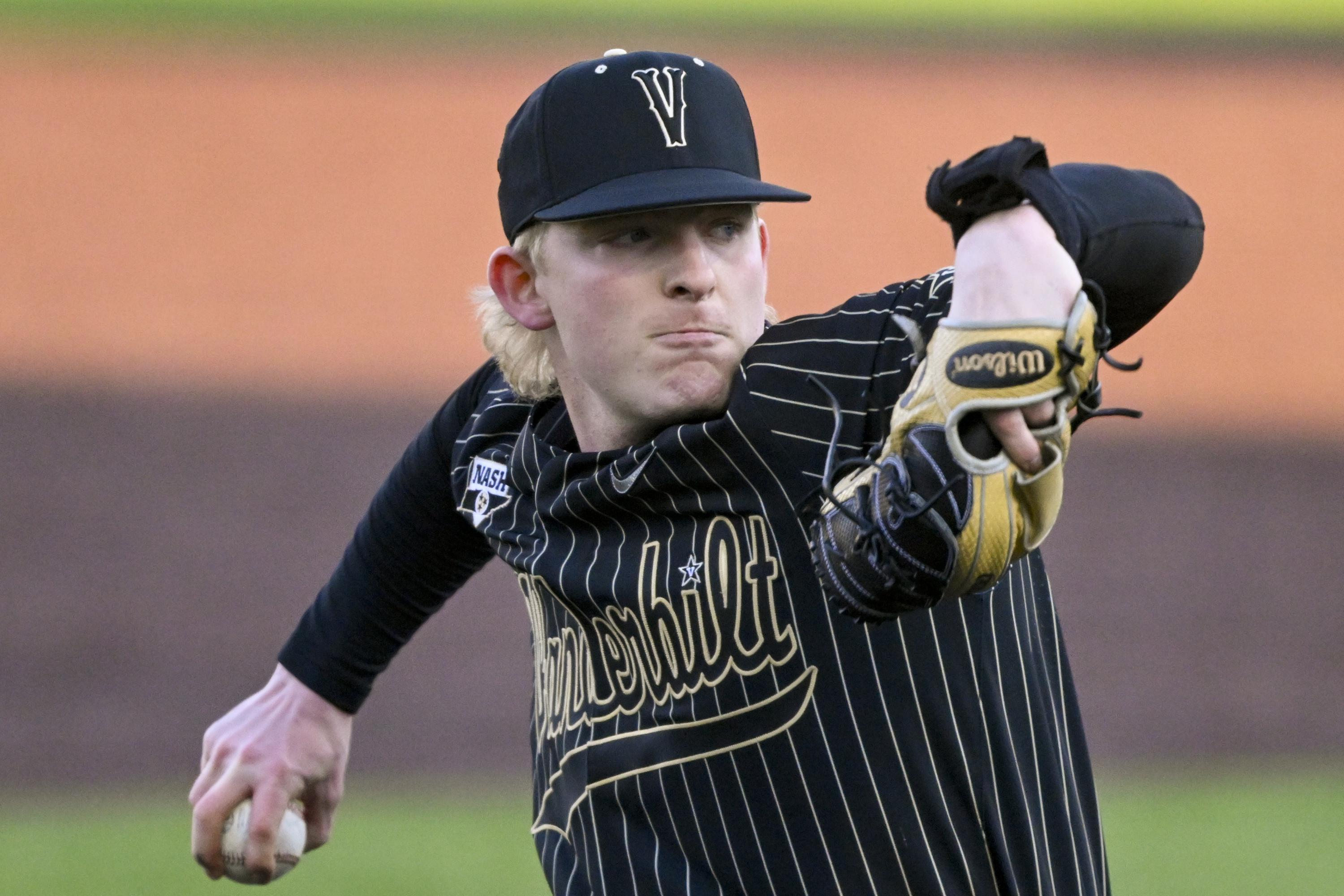 College baseball goes high-tech to send pitch calls to mound | AP News