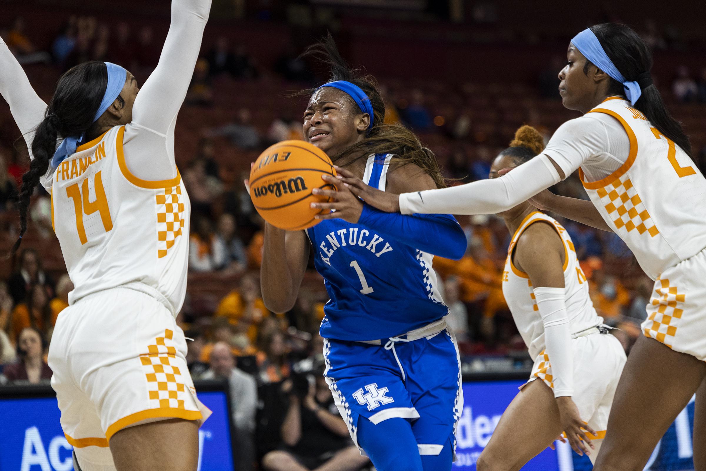 Jackson’s 34 points spark Tennessee past Kentucky, 80-71