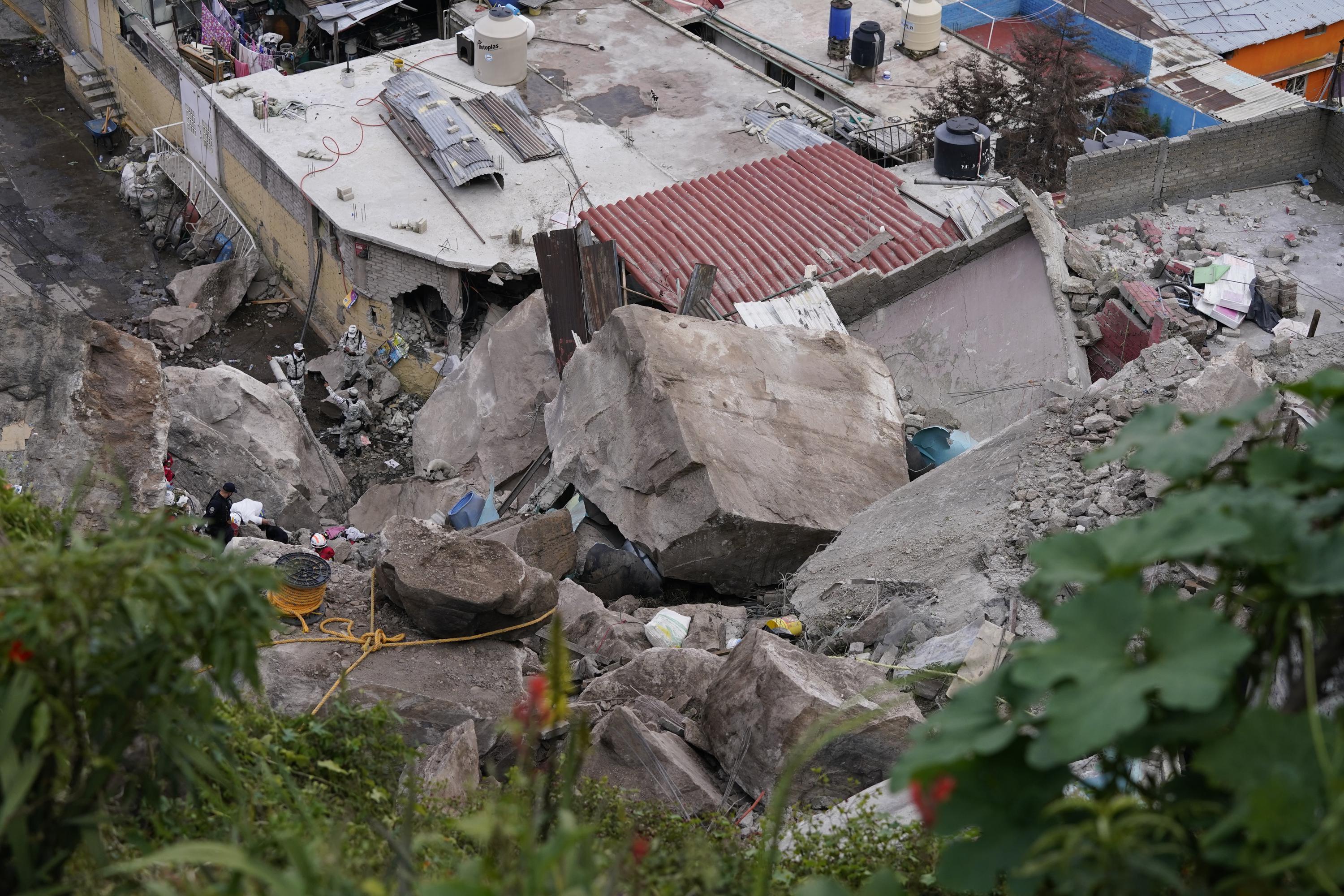 Al menos 1 muerto y 10 desaparecidos en un deslizamiento de tierra cerca de la Ciudad de México