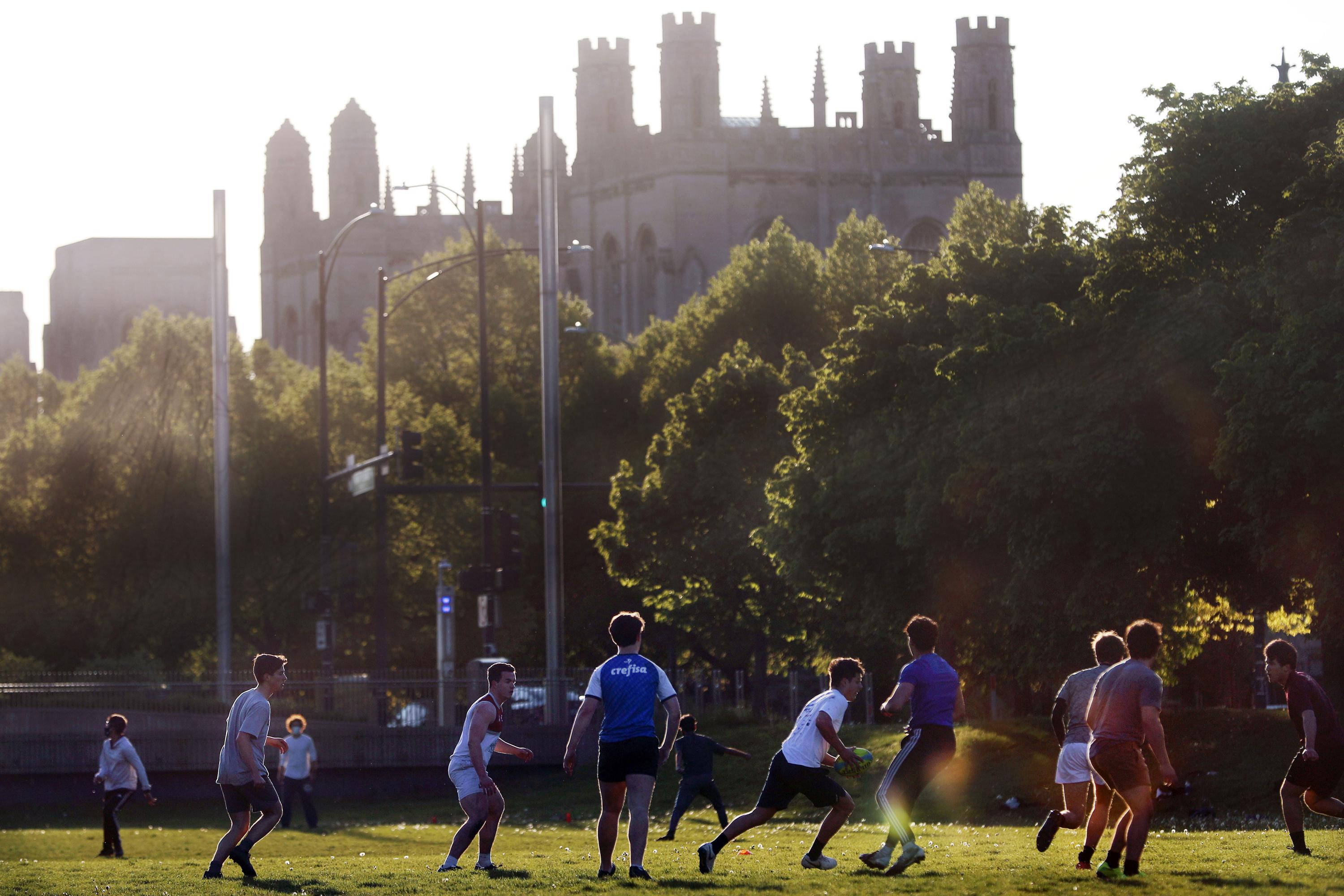 Featured image of post Taking a step back: US colleges returning to online classes
