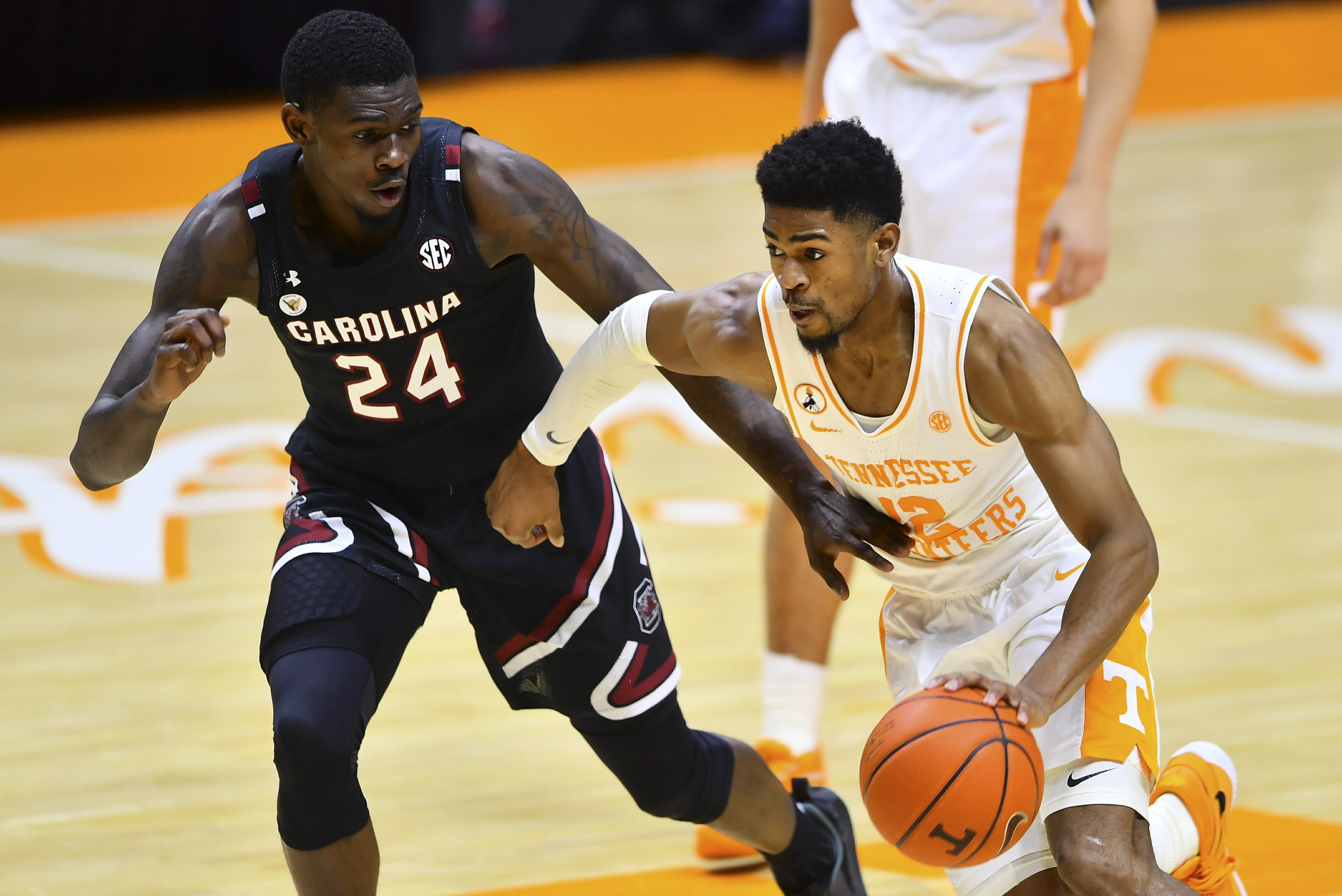 Bailey leads No. 19 Tennessee over South Carolina, 93-73