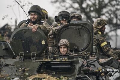 Russian, Ukrainian troops gird for major battle in Kherson | AP News