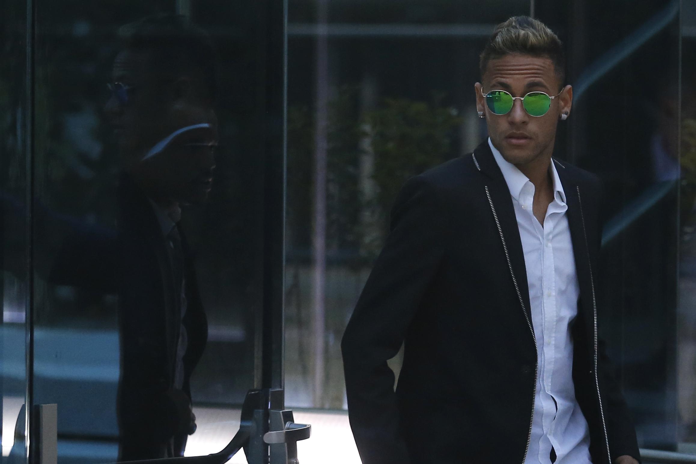 Neymar é julgado por fraude por transferência do Barcelona do Santos