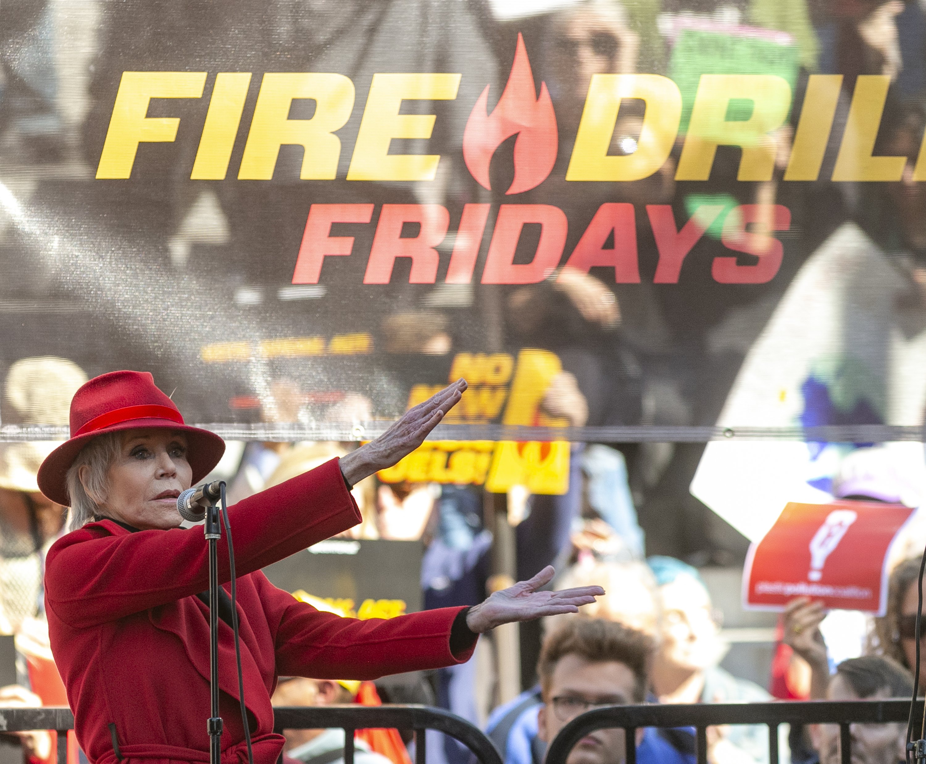 Jane Fonda brings climate-change fight to LA ahead of Oscars - The Associated Press