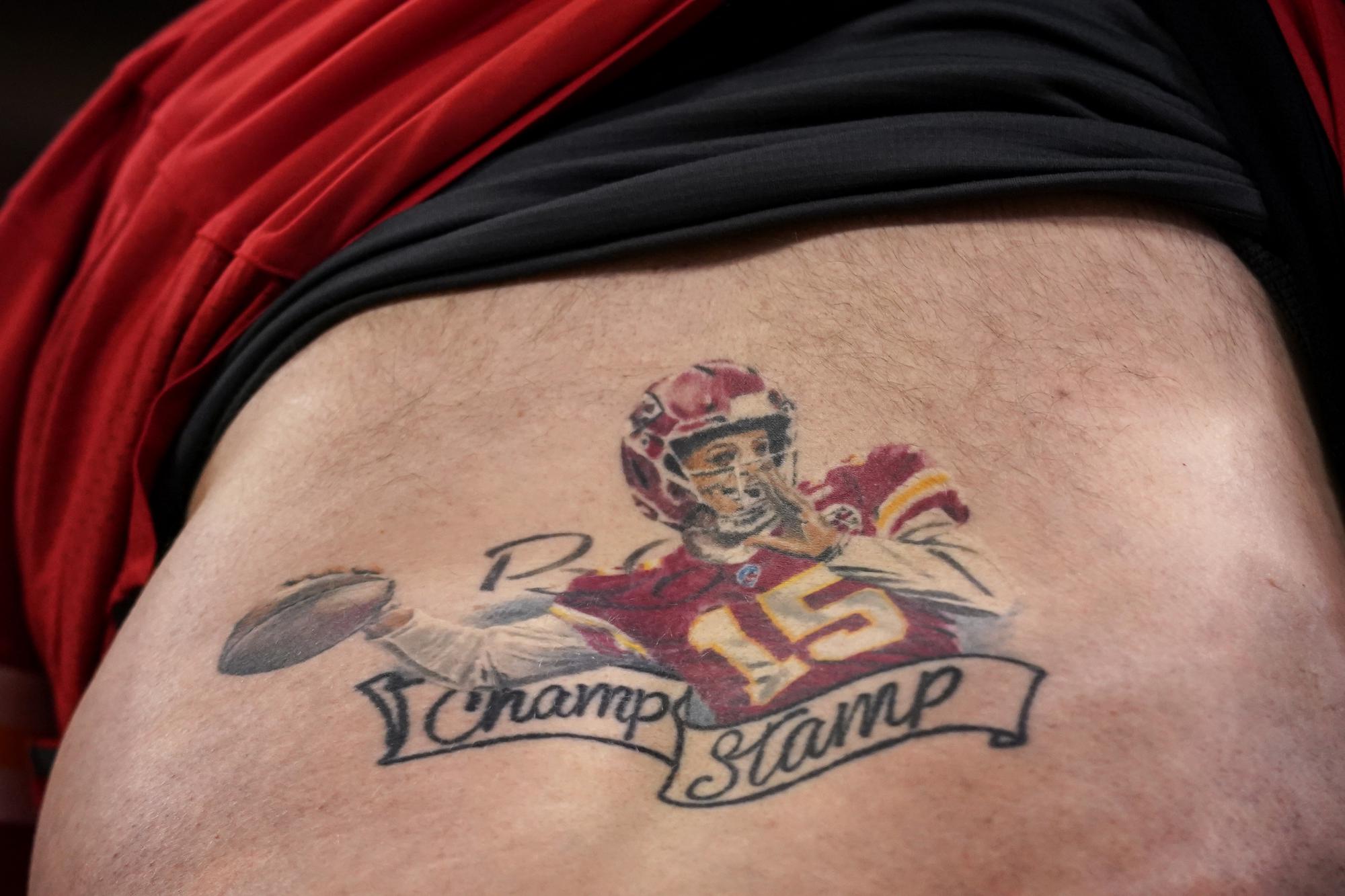 Kansas City Chiefs fans get tattoos ahead of playoff game