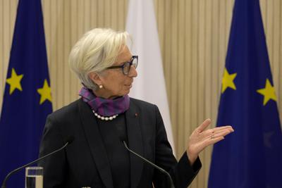 La presidenta del Banco Central Europeo Christine Lagarde durante una conferencia de prensa con el presidente de Chipre Nicos Anastasiades, en Nicosia, Chipre, el miércoles 30 de marzo de 2022. (AP Foto/Petros Karadjias)