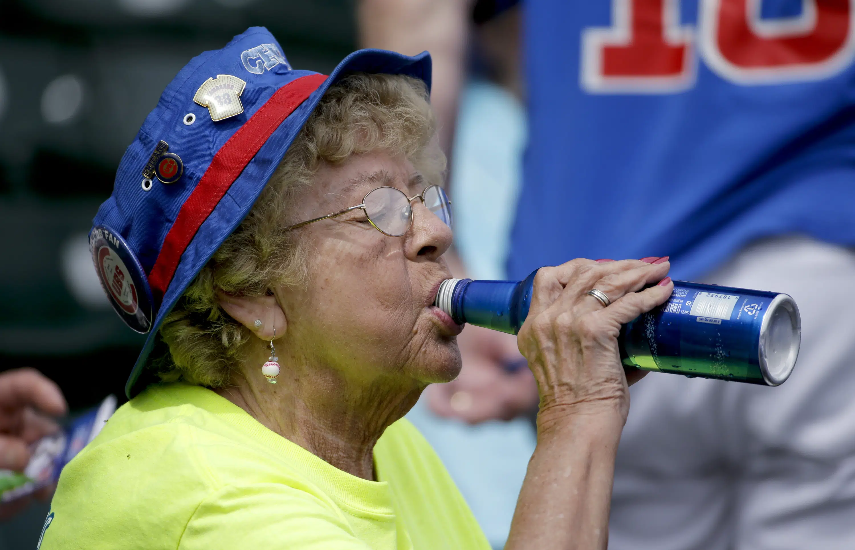 MLB-Teams verlängern den Bierverkauf, nachdem die Stadionuhr die Spiele verkürzt hat