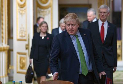 El primer ministro británico, Boris Johnson, llega a una reunión de los líderes de la Fuerza Expedicionaria Conjunta (JEF), una coalición de 10 estados centrada en la seguridad en el norte de Europa, en Londres, el martes 15 de marzo de 2022. (Justin Tallis/Foto de la piscina vía AP)