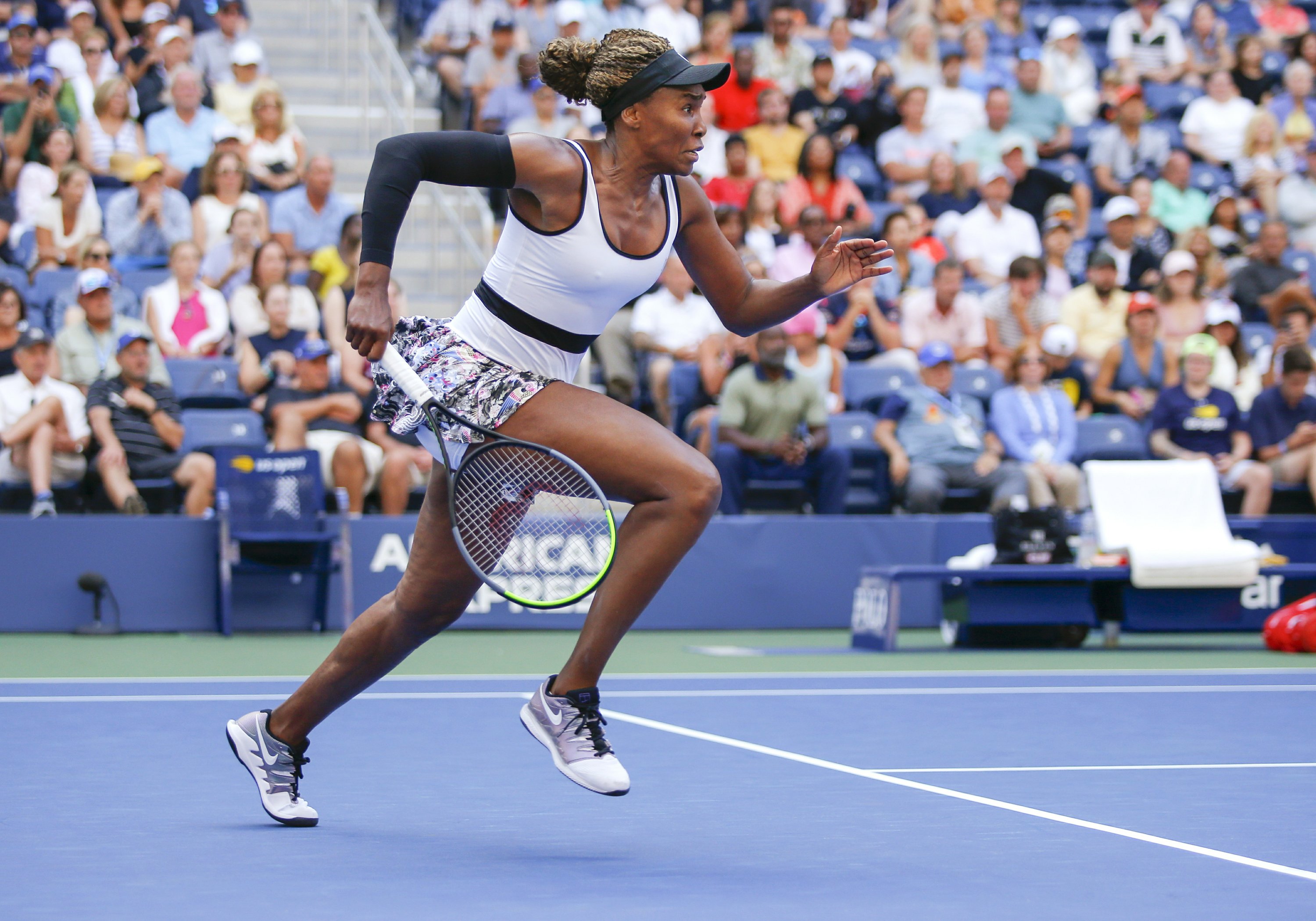 NEW YORK (AP) - Venus Williams still loves her job. 