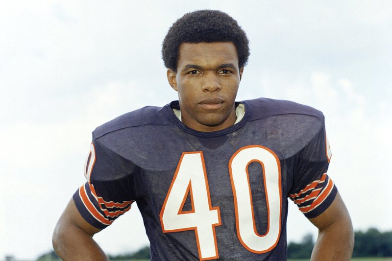 Gale Sayers, Bears Hall of Fame running back, dies at 77