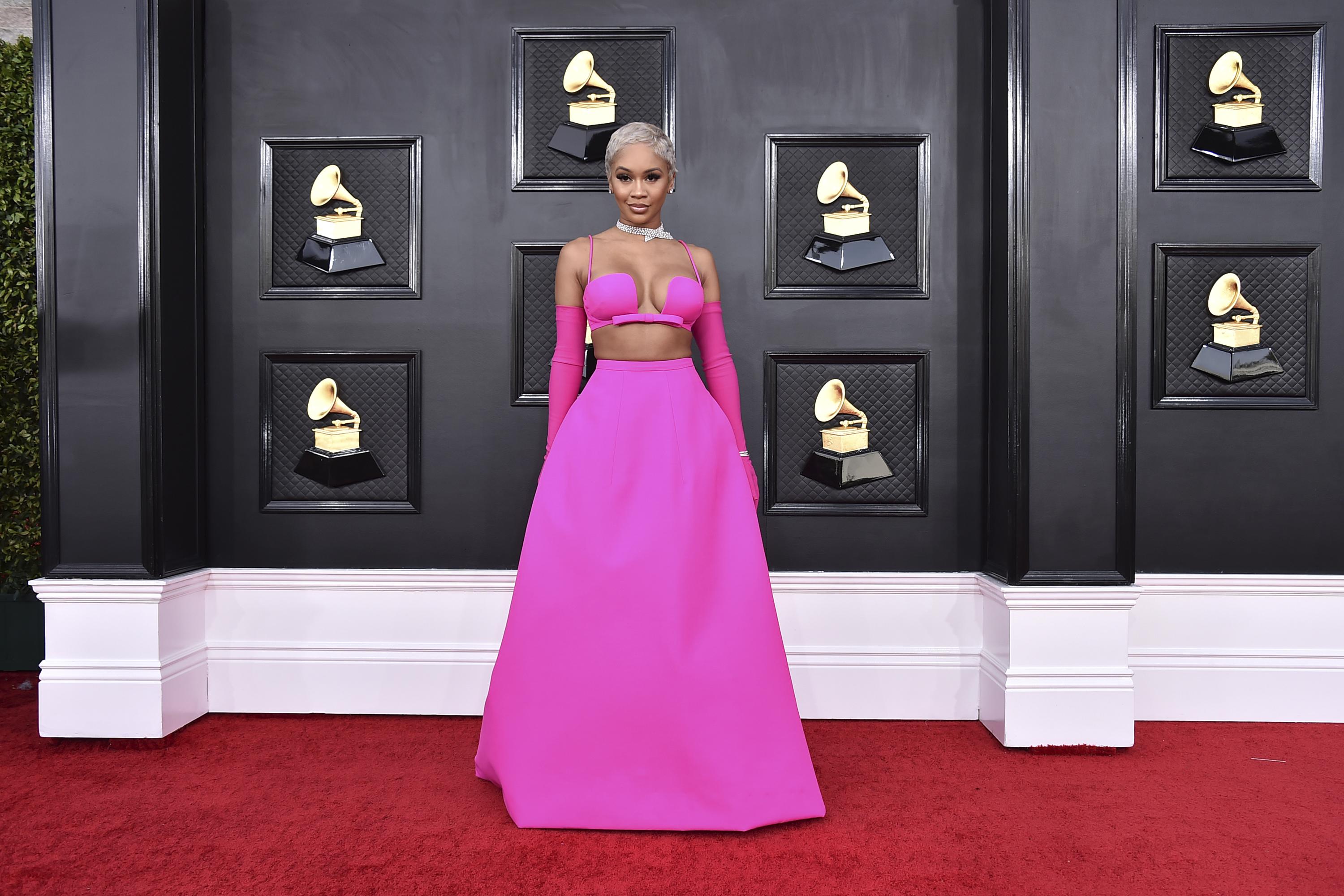 2022 Grammys fashion: Live updates from red carpet