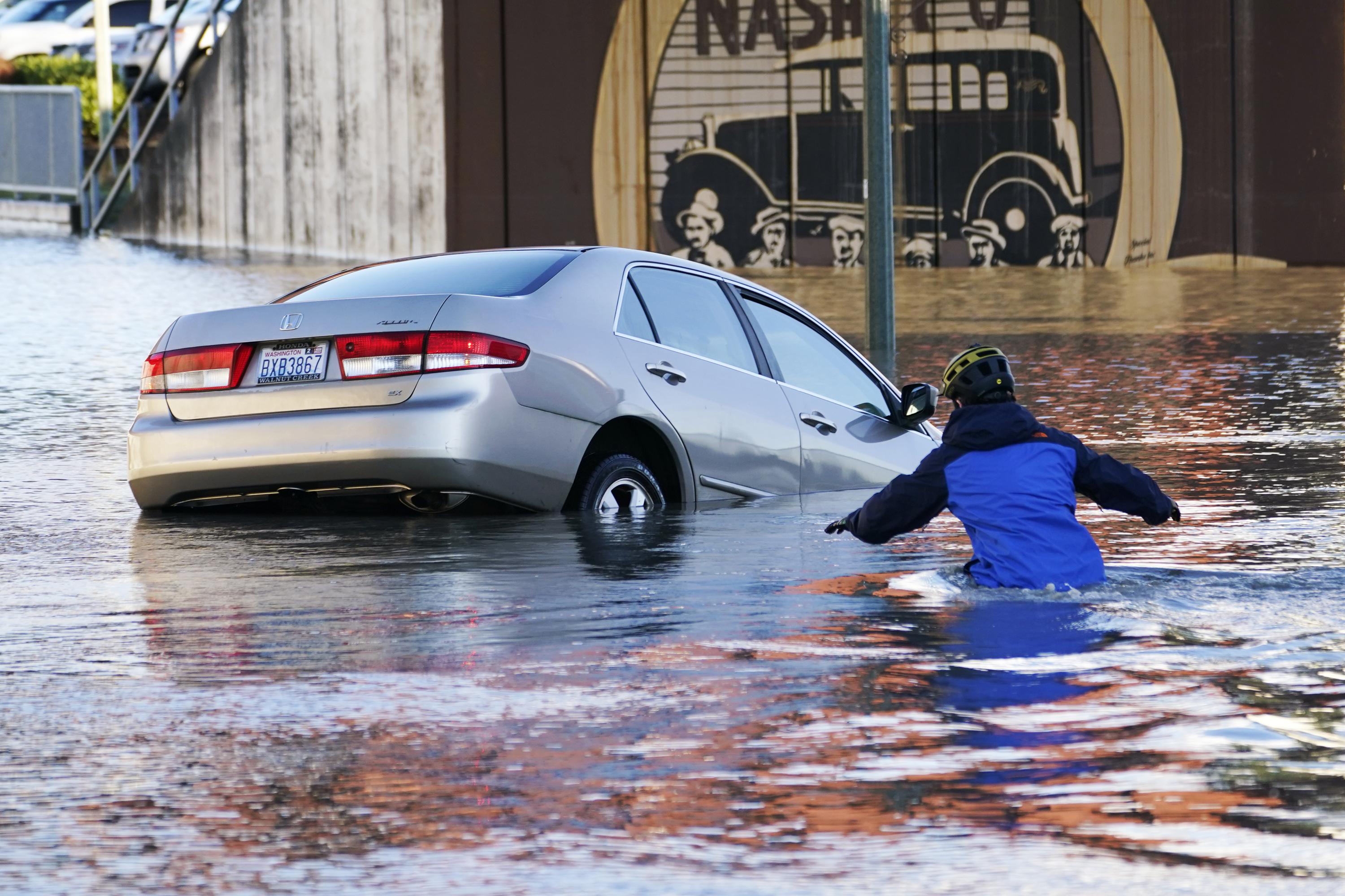 EXPLAINER: Stuck jet stream, La Nina causing weird weather 