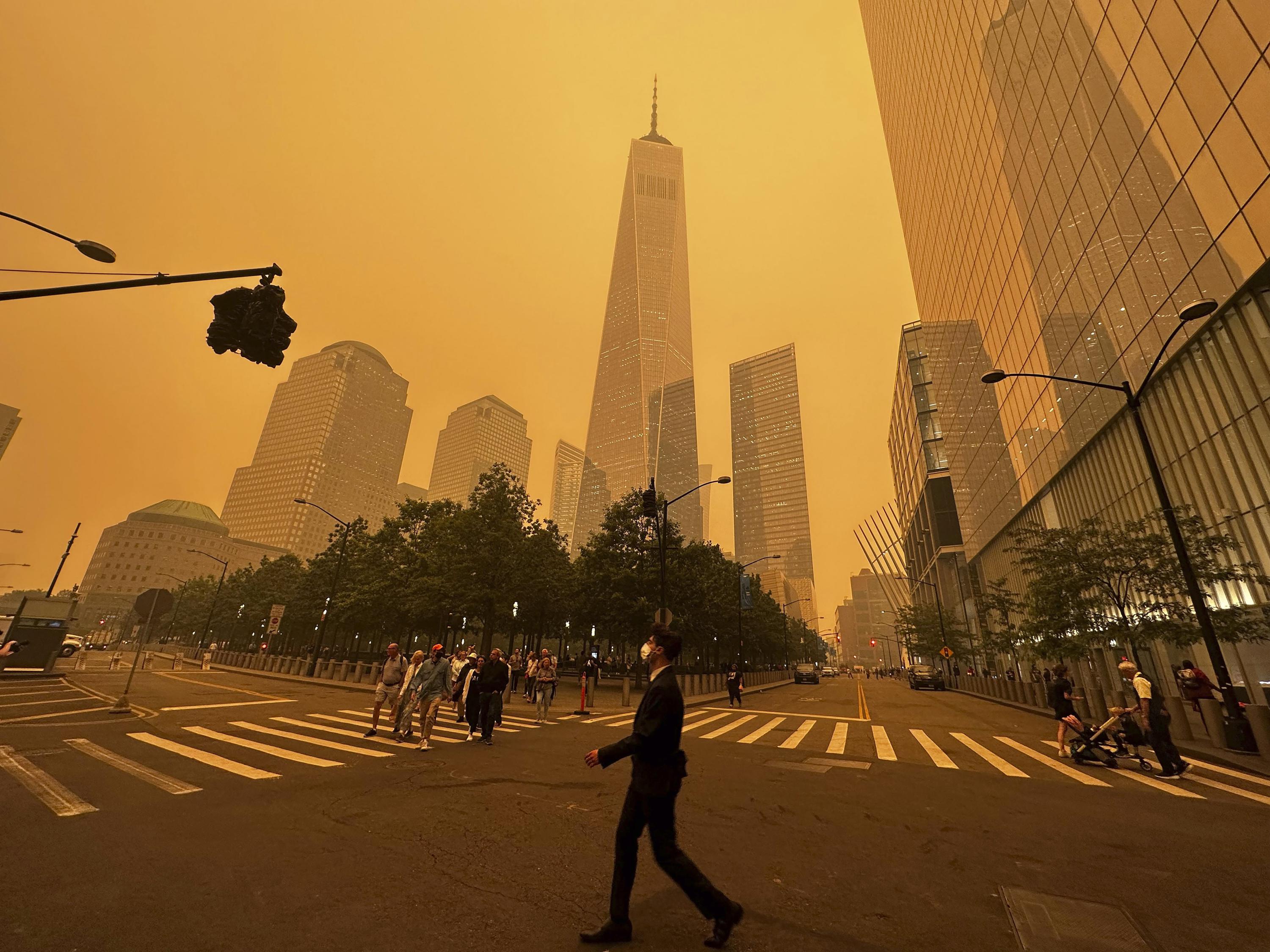 ‘Puedo saborear el aire’: el humo mortal de los incendios forestales cuelga a millones en Canadá y EE. UU.