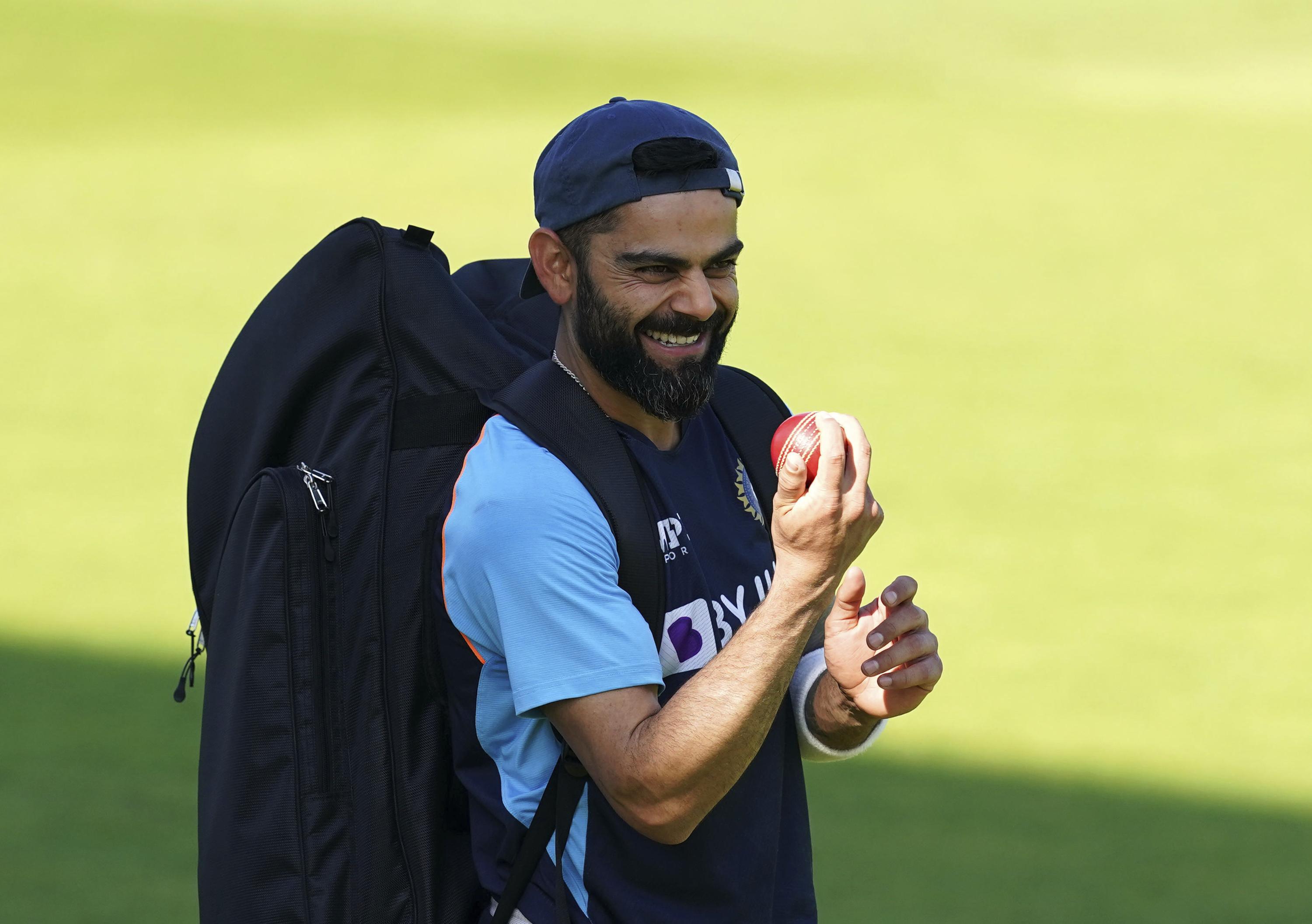 كوهلي سيتقاعد من كابتن بنغالور بعد موسم IPL