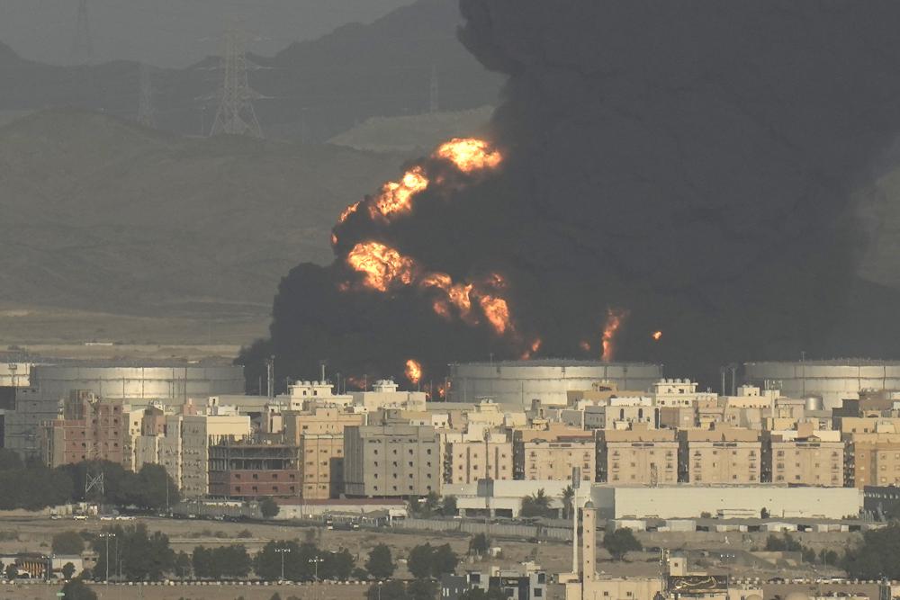 Yemen Houthis Strike Oil Depot, Saudi Arabia Responds with Barrage of Airstrikes