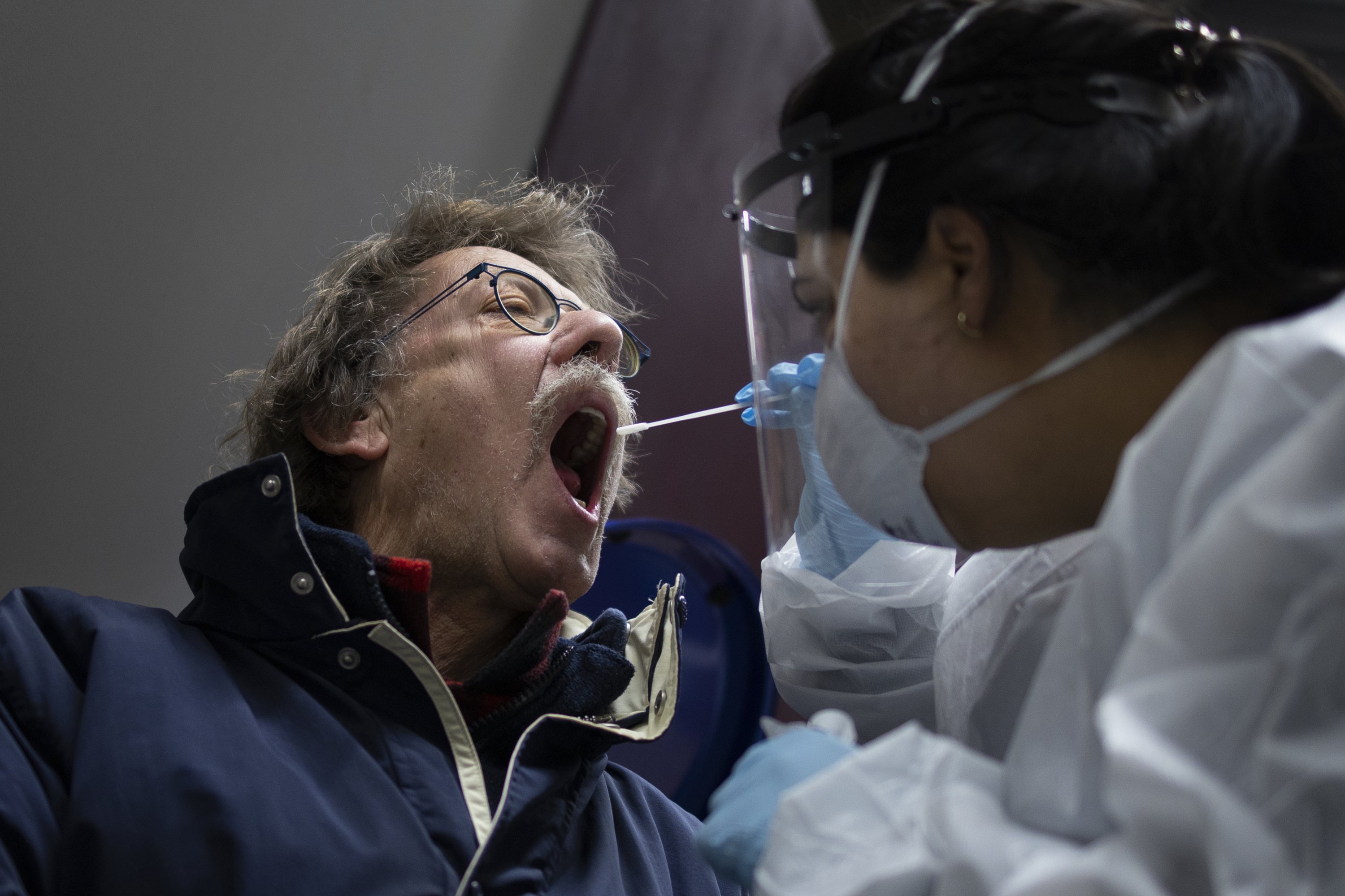 Dutch hold mass coronavirus testing amid new variant fears - The Associated Press