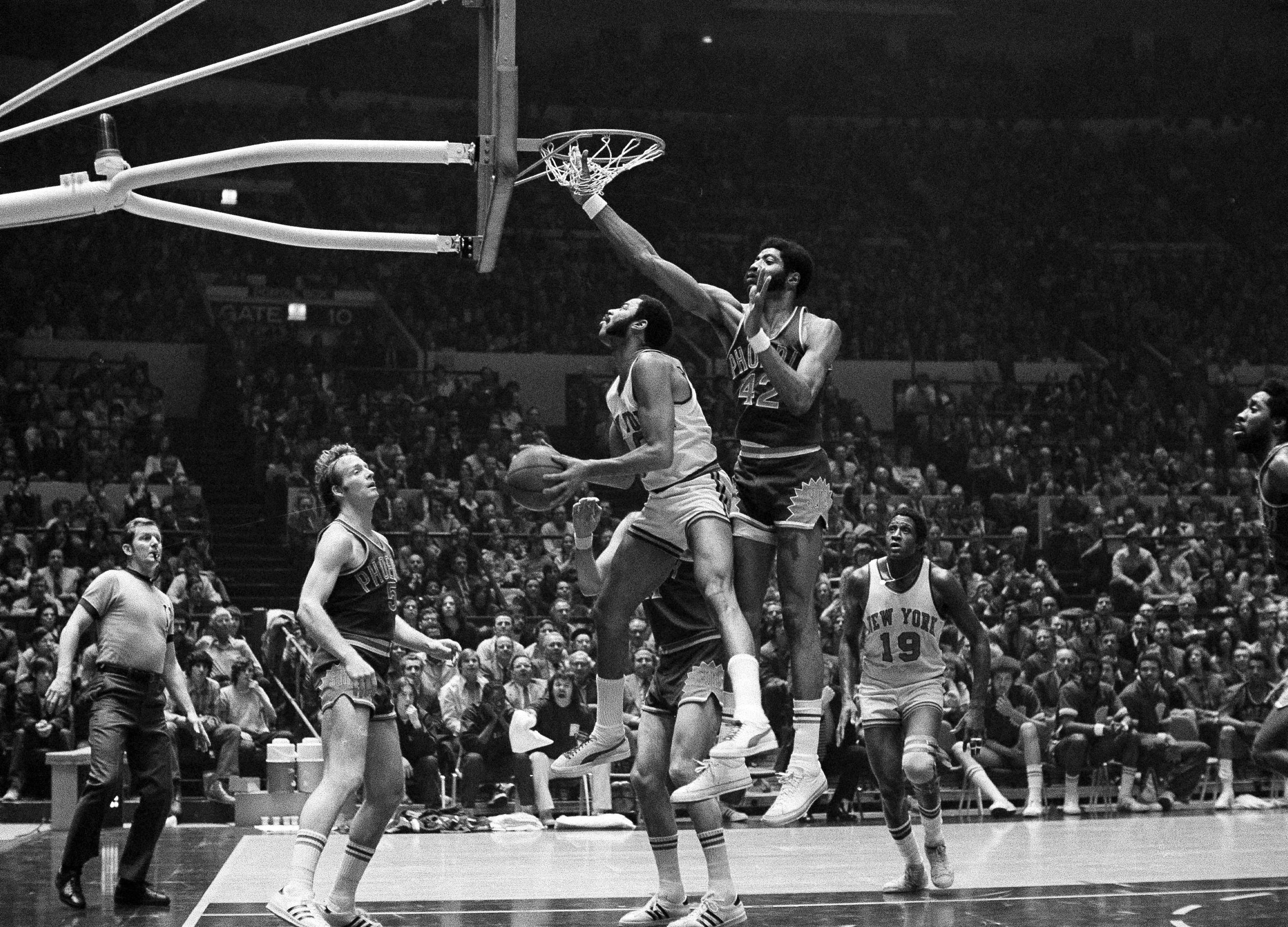 Kareem Abdul-Jabbar headlines AP's 1970s all-decade NBA team | AP News