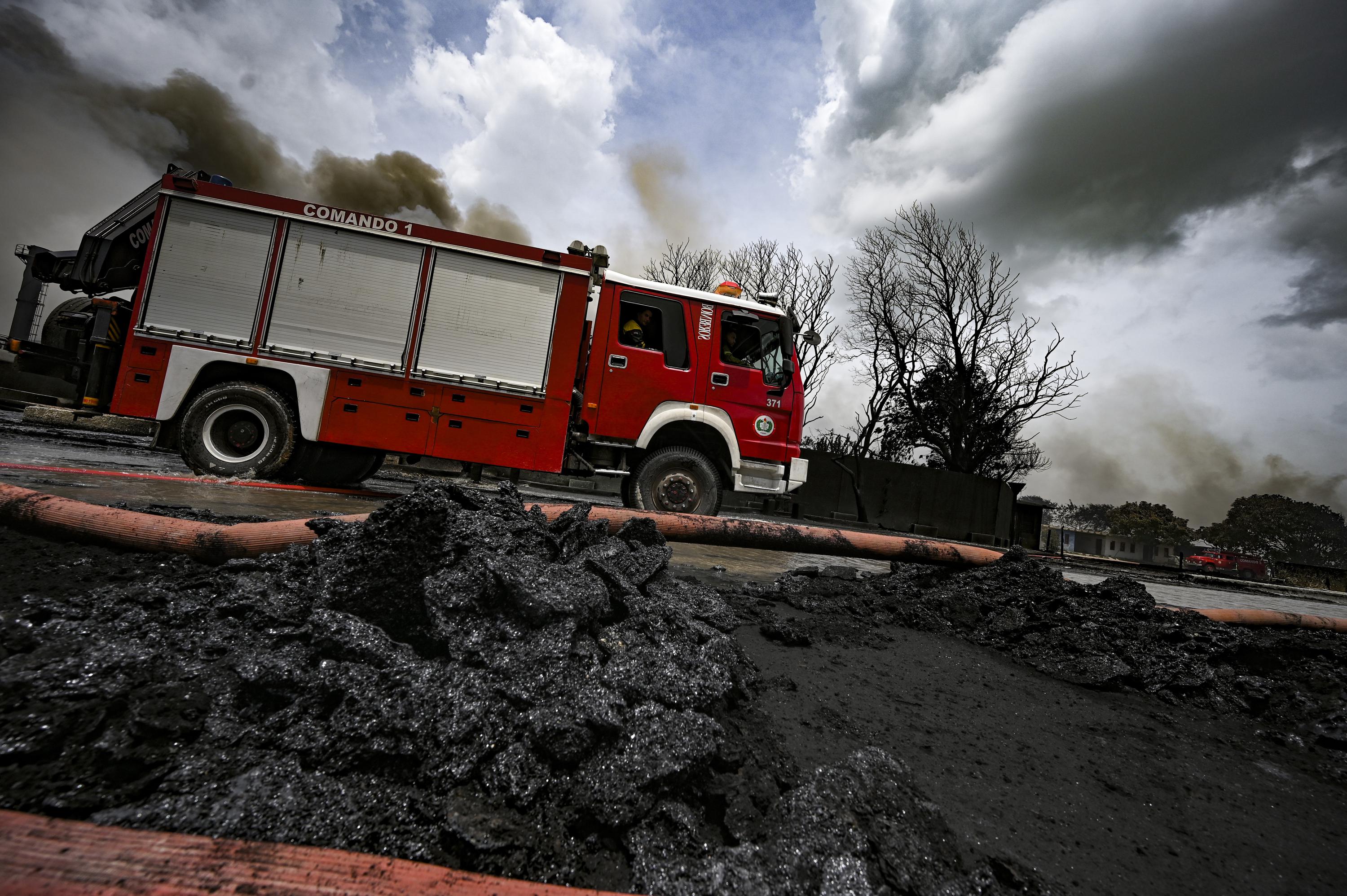 2nd-firefighter-dies-as-cuba-controls-big-oil-facility-fire