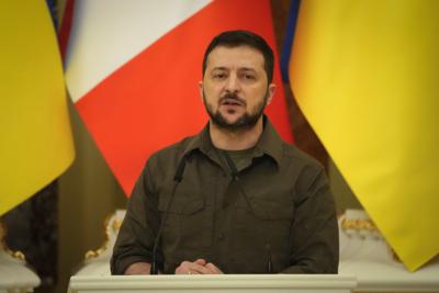 El presidente de Ucrania, Volodymyr Zelenskyy, habla durante una conferencia de prensa con el primer ministro canadiense, Justin Trudeau (fuera de cuadro), después de su reunión en Kiev, Ucrania, el domingo 8 de mayo de 2022. (AP Foto/Efrem Lukatsky)