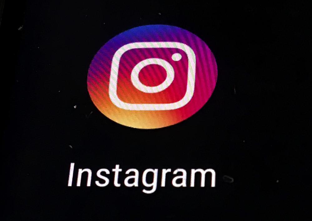 Logotipo de la aplicación de Instagram en una pantalla en Los Ángeles, el 29 de noviembre de 2018. (AP Foto/Damian Dovarganes, File)