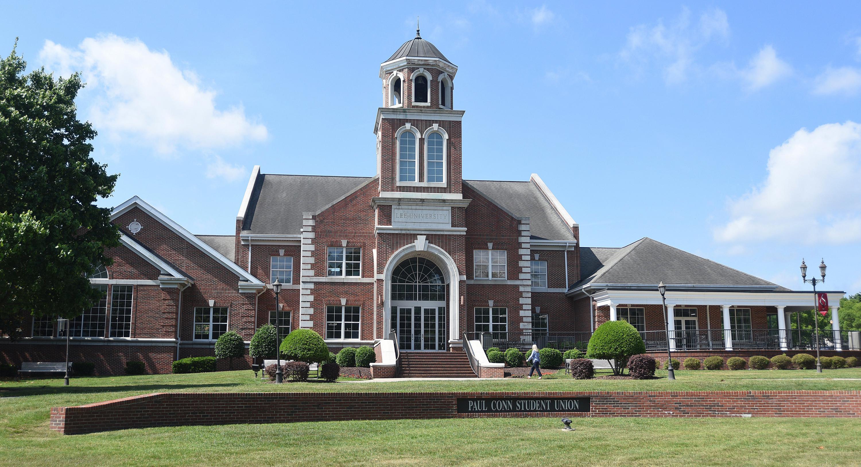 Lee University considers limiting student speech on gender | AP News