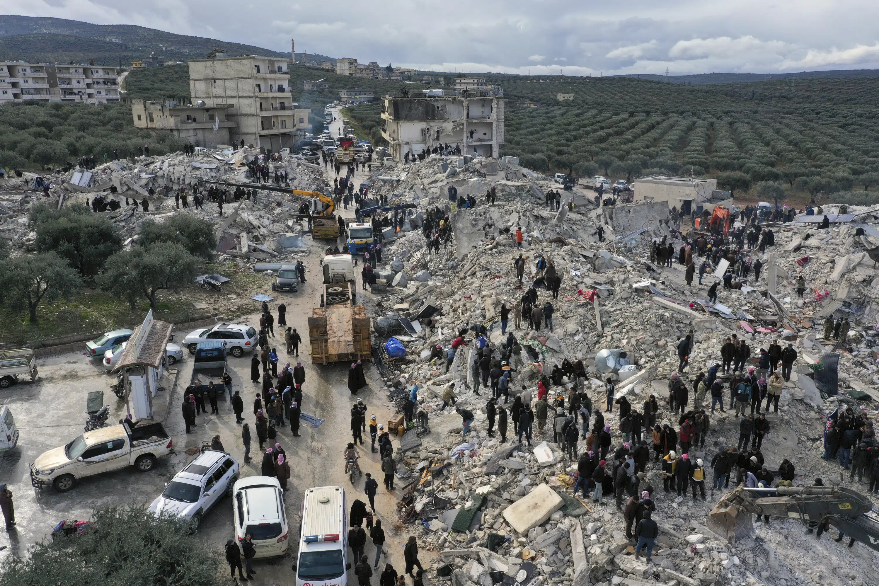 تحليل: سوريا تعيد بناء الآمال قاتمة مع دخول الحرب عامها الثالث عشر