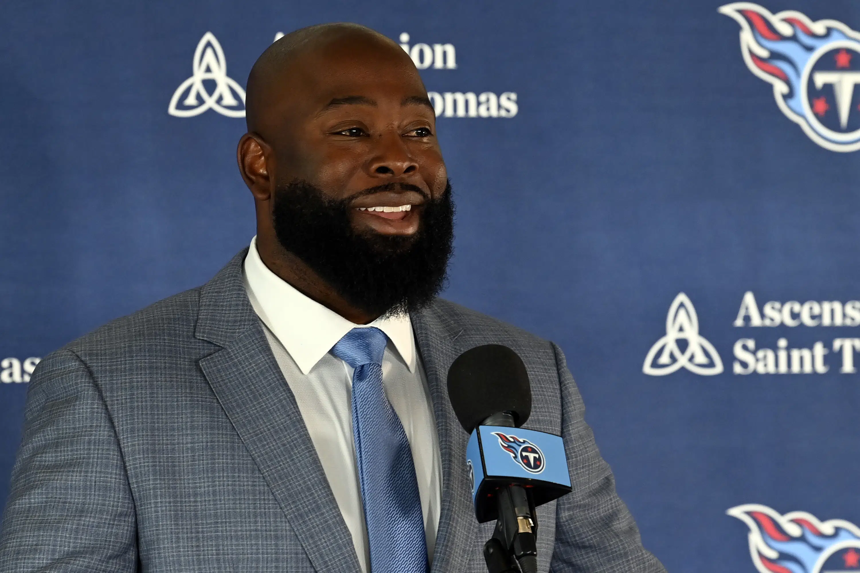 Titans' 1st Black GM says he stands on 'shoulders of giants' | AP News