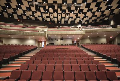El interior del teatro del Lehman Center for the Performing Arts en el Bronx, Nueva York, el 15 de diciembre de 2021. (Isaac Arias vía AP)
