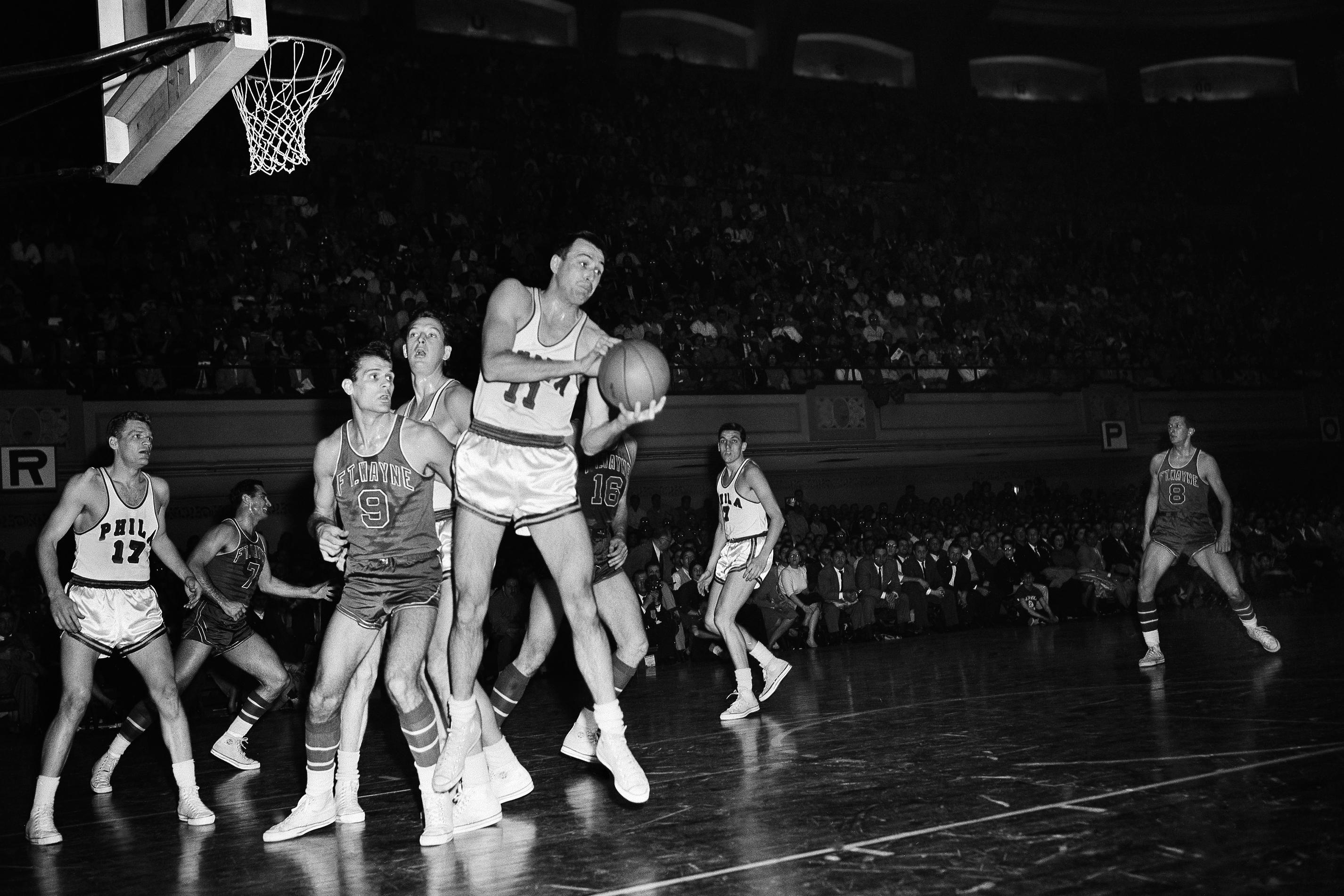 1950년대 Cousy의 주요 NBA 팀인 Mikan