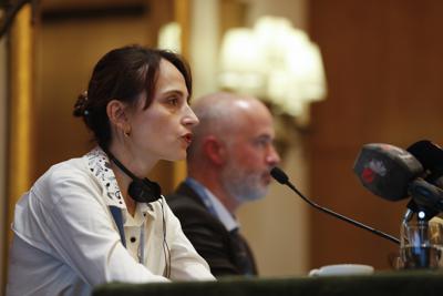 Alena Douhan, una funcionaria de la ONU que estudia el impacto de las sanciones sobre los derechos humanos, habla en conferencia de prensa en Damasco, Siria, jueves 10 de noviembre de 2022. (AP Foto/Omar Sanadiki)