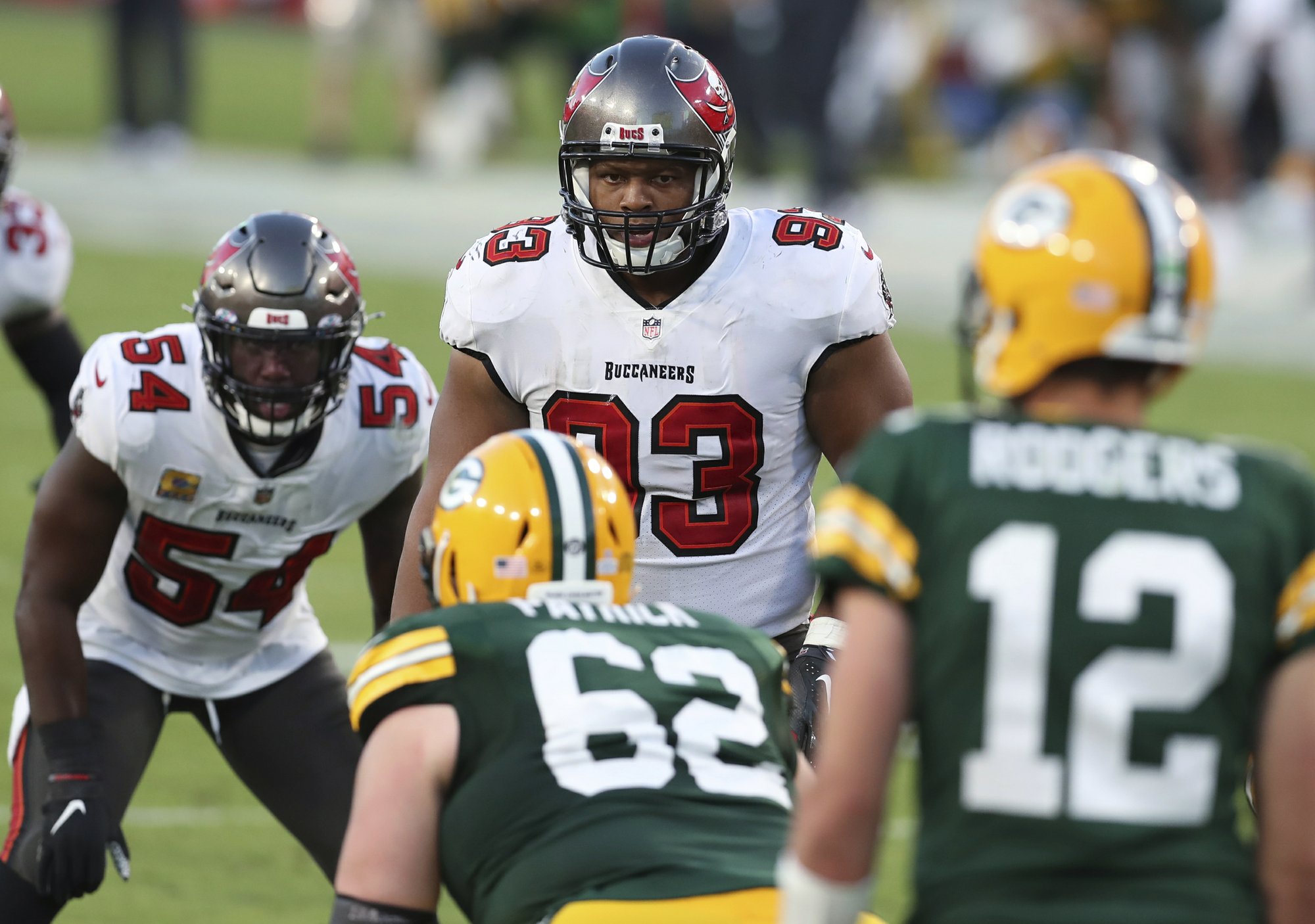 AP source: Suh to remain with Bucs on 1-year, $9M deal | AP News