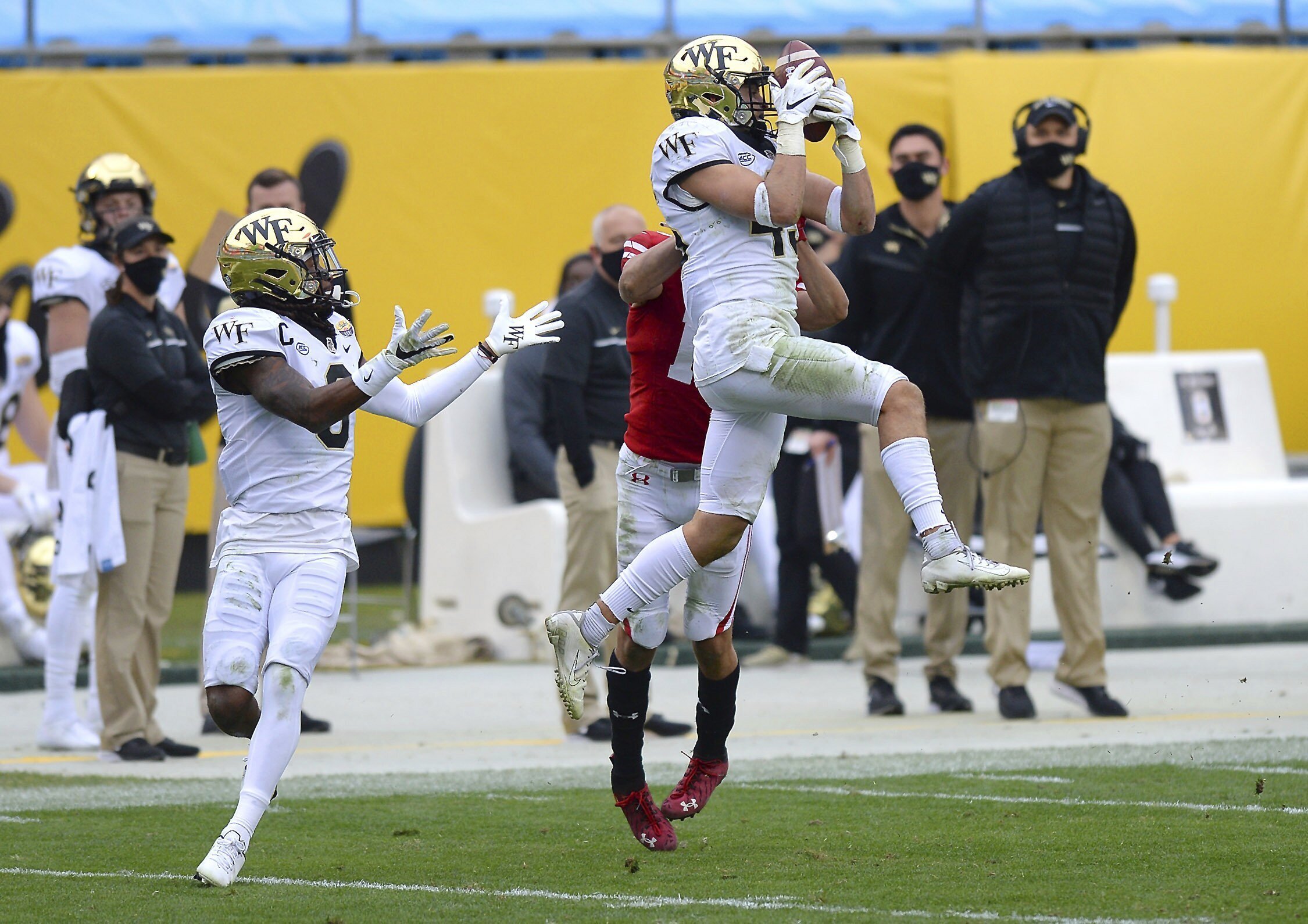 Ball drop Wisconsin wins Duke's Mayo Bowl, breaks trophy AP News