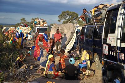Esta fotografía sin fecha proporcionada el jueves 13 de octubre de 2022 por Médicos Sin Fronteras muestra a personas desplazadas en la provincia de Cabo Delgado, Mozambique. (MSF) vía AP)