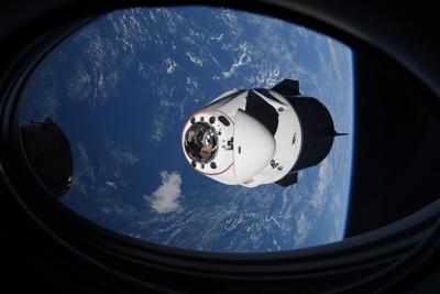 La cápsula Crew Dragon de SpaceX se acerca a la Estación Espacial Internacional, el 24 de abril de 2021. (Foto de la NASA vía AP, Archivo)