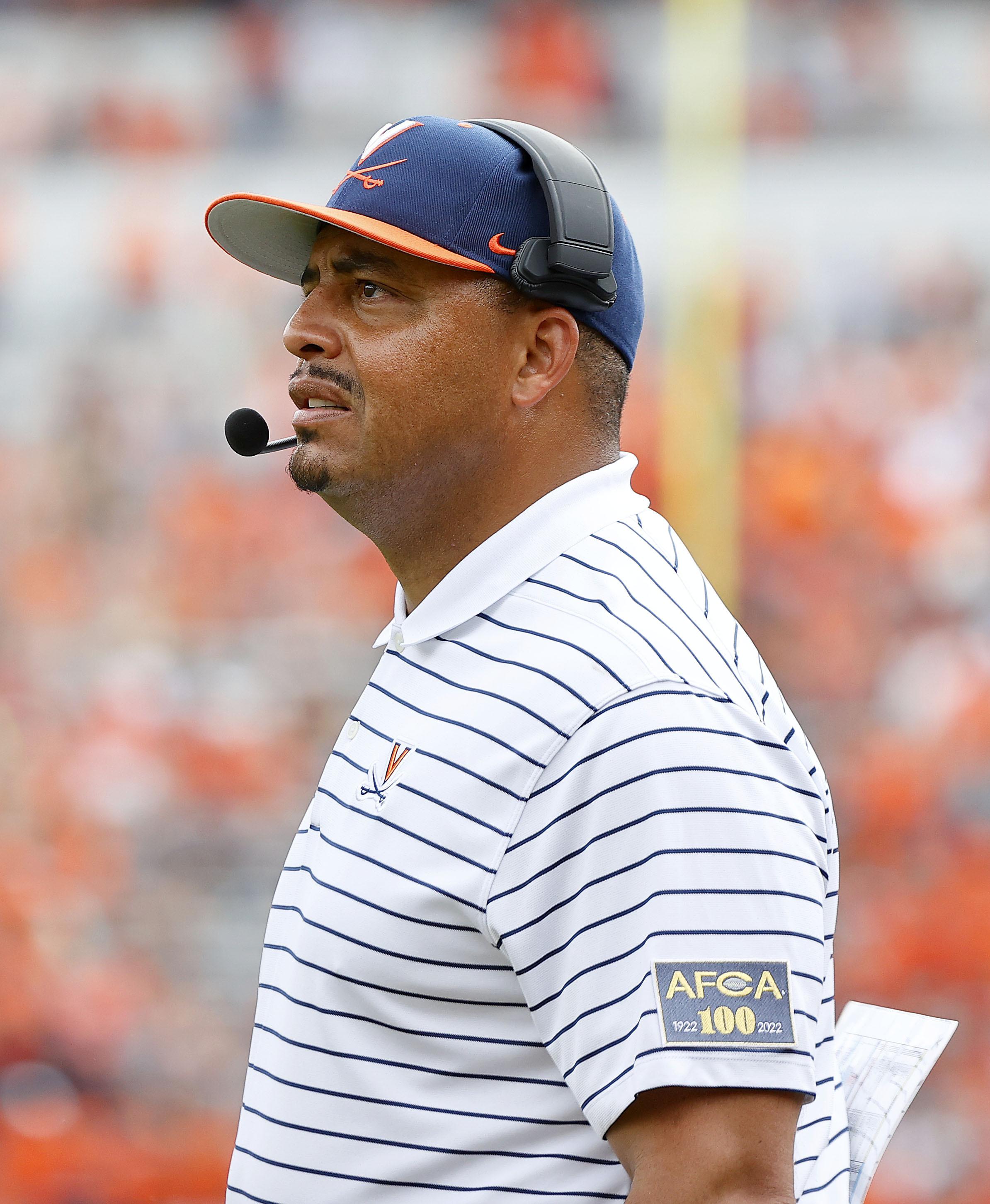 Virginia beats Richmond 3417 in Elliott's coaching debut AP News