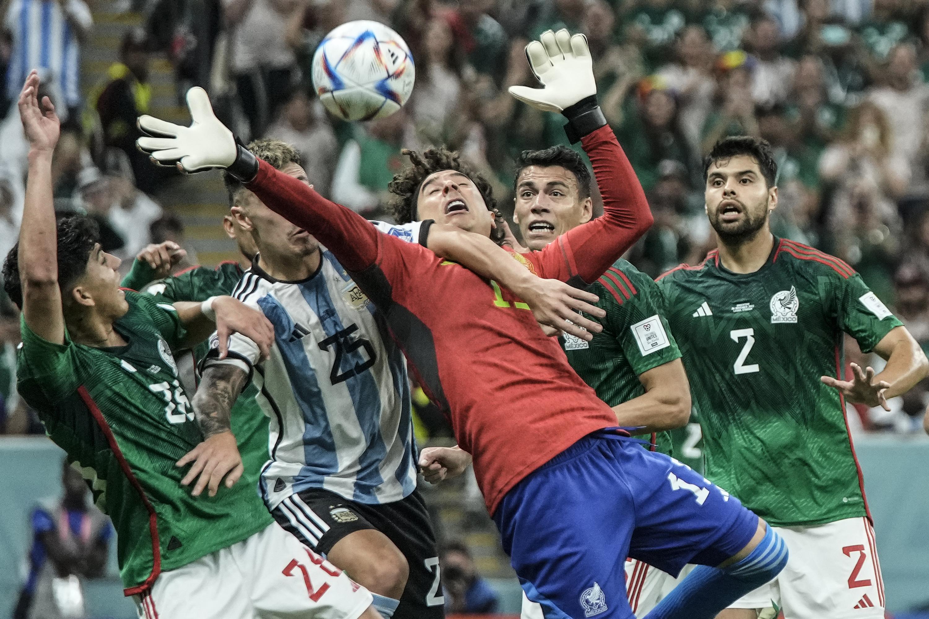 Messi se roba la magia que tuvo Ochoa de México en el 1er partido