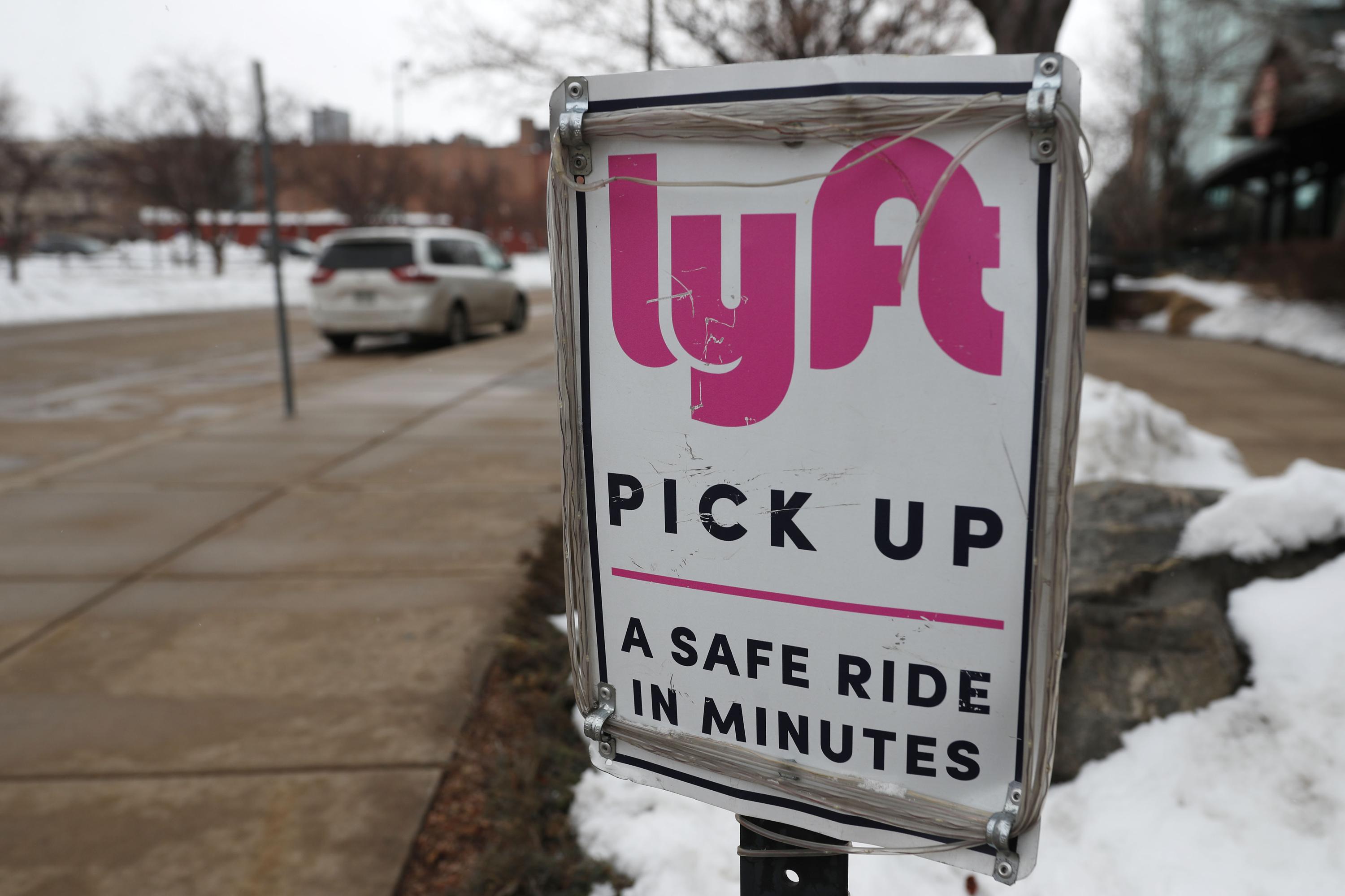 DETROIT (AP) — Ford Motor Co. and a self-driving vehicle company it partly owns will join with the Lyft ride-hailing service to offer autonomous rid