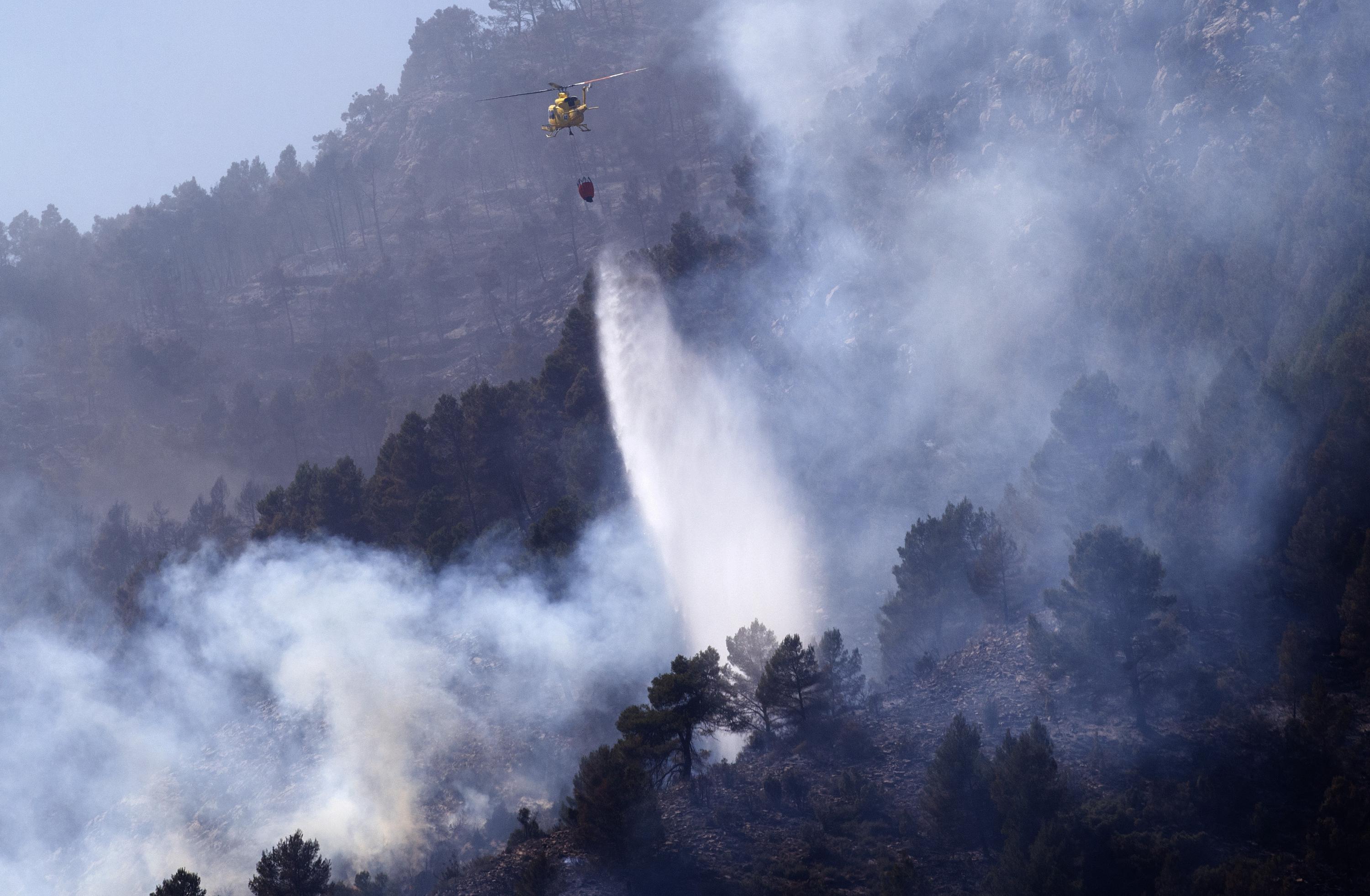 The era of 'mega forest fires' has begun in Spain. Is climate change to  blame?