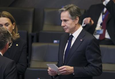 El secretario de Estado Antony Blinken asiste a una reunión del Consejo del Atlántico Norte durante una cumbre de la OTAN para conversar sobre la invasión de Rusia en Ucrania, en la sede de la alianza, el jueves 24 de marzo de 2022 en Bruselas. (Evelyn Hockstein, Pool vía AP)