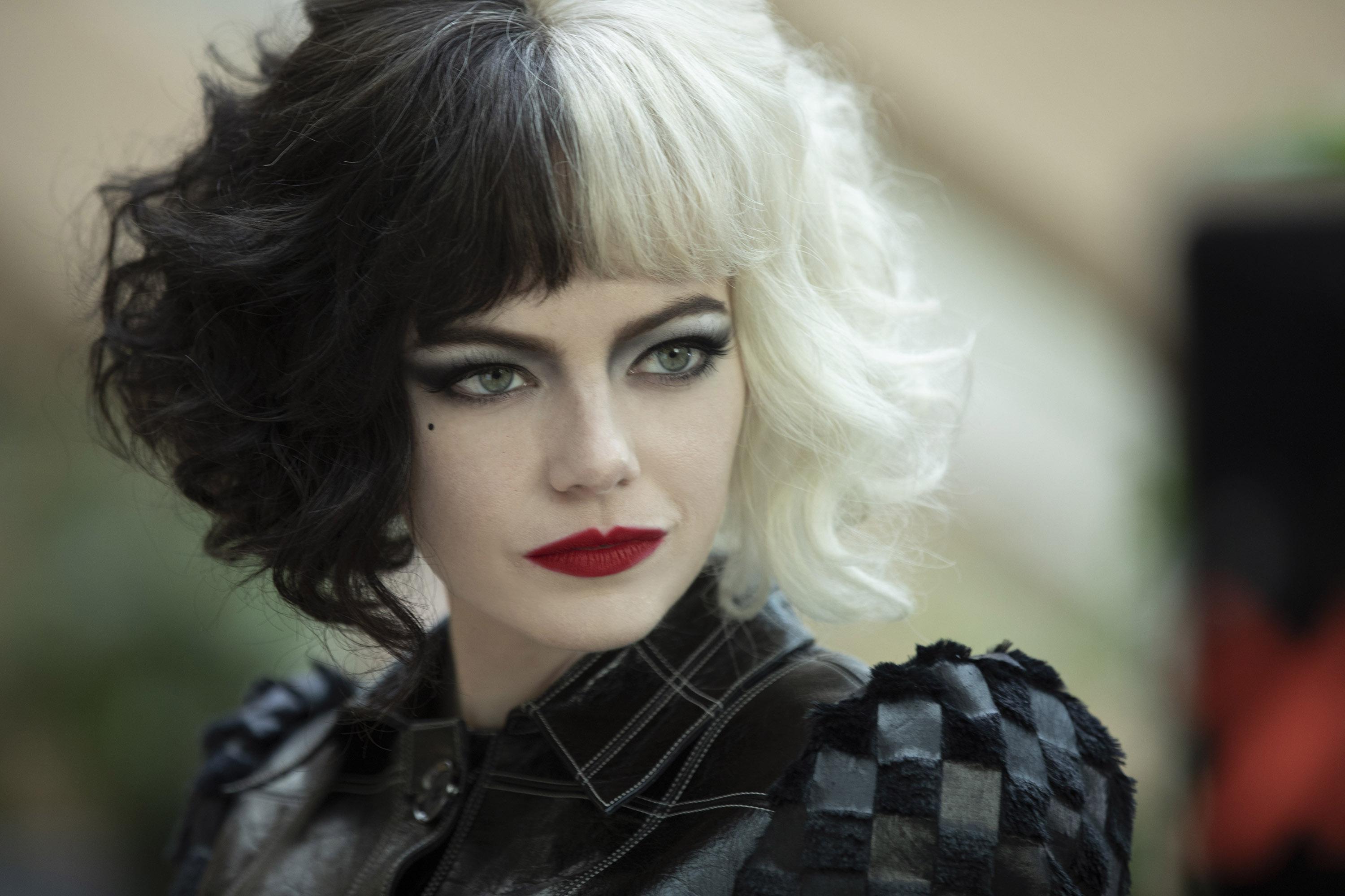 Emma Stone Wore Cruella de Vil LV Suit On Red Carpet