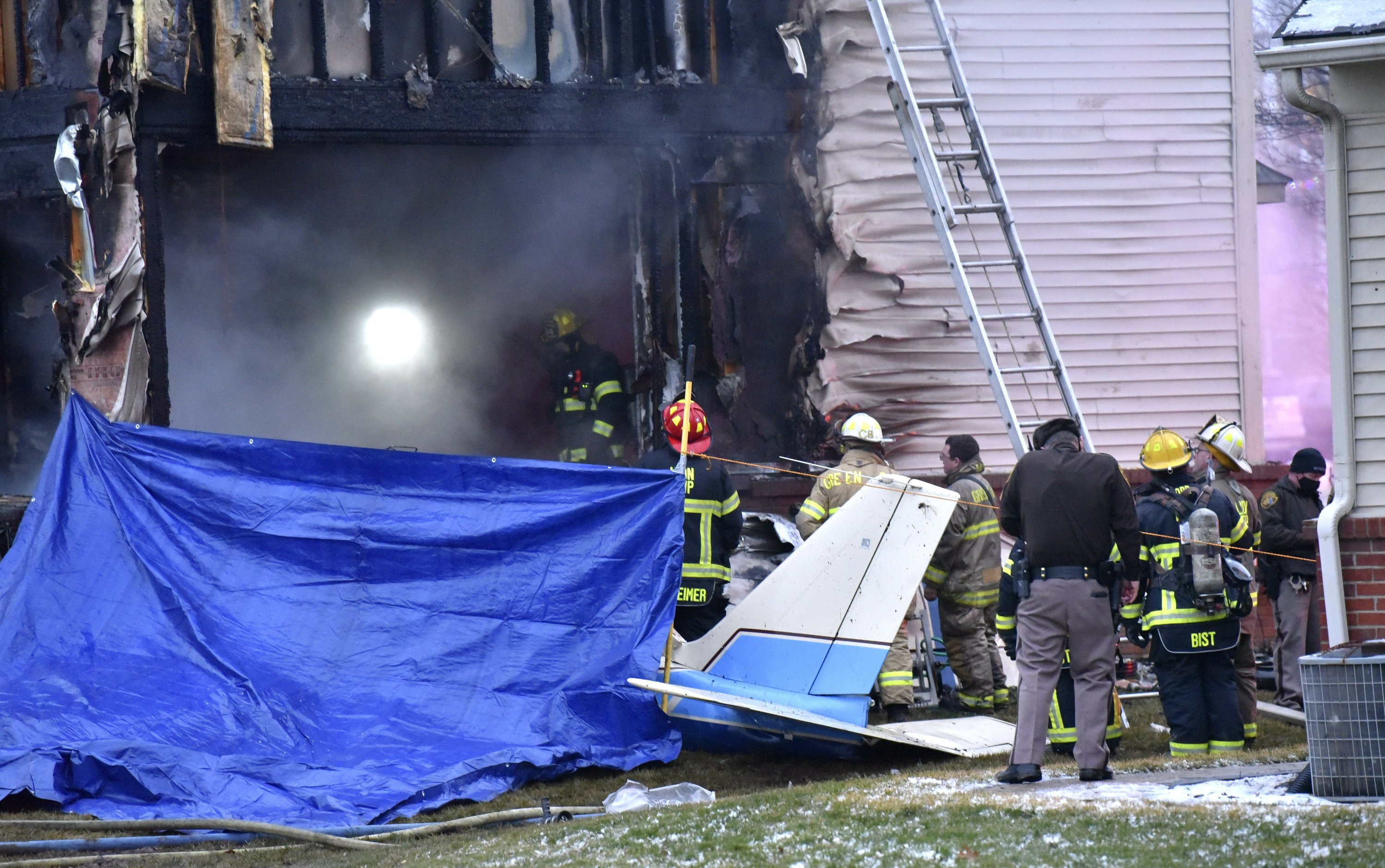 businessman-and-family-die-when-plane-hits-michigan-house-ap-news