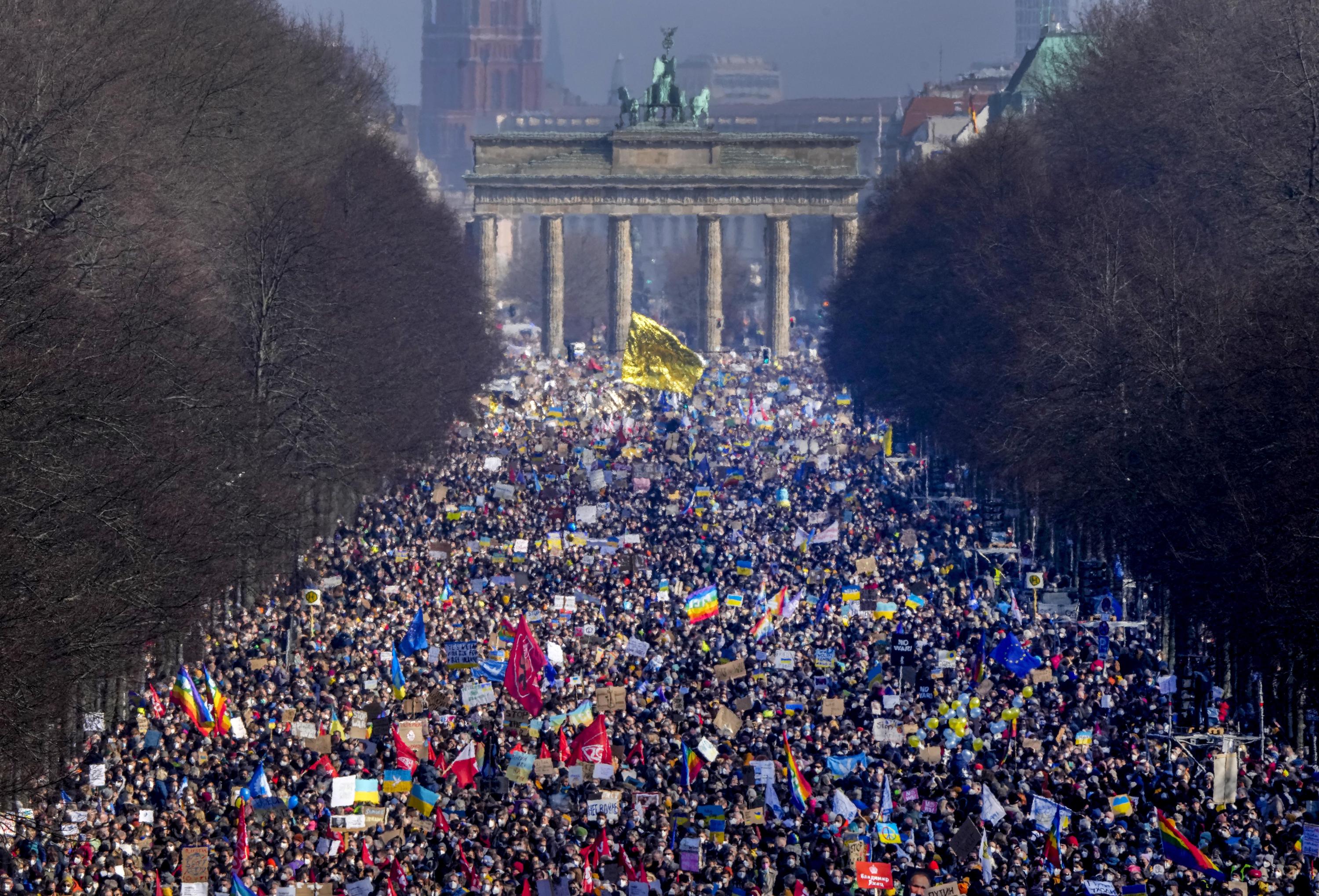 Photo of In einer großen Verlagerung nach Europa wird Deutschland 113 Milliarden Dollar für Sicherheit ausgeben