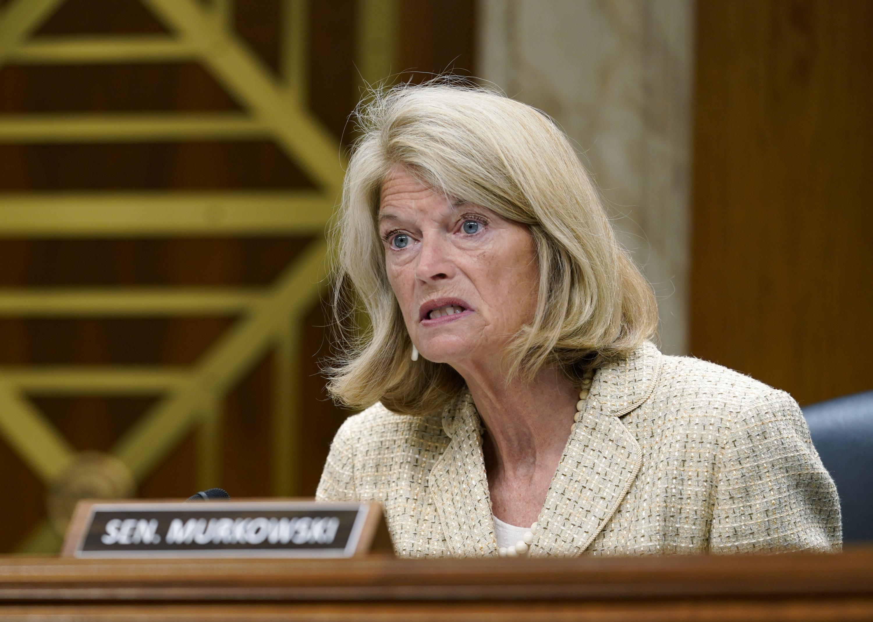 Murkowski withstands another conservative GOP challenger
