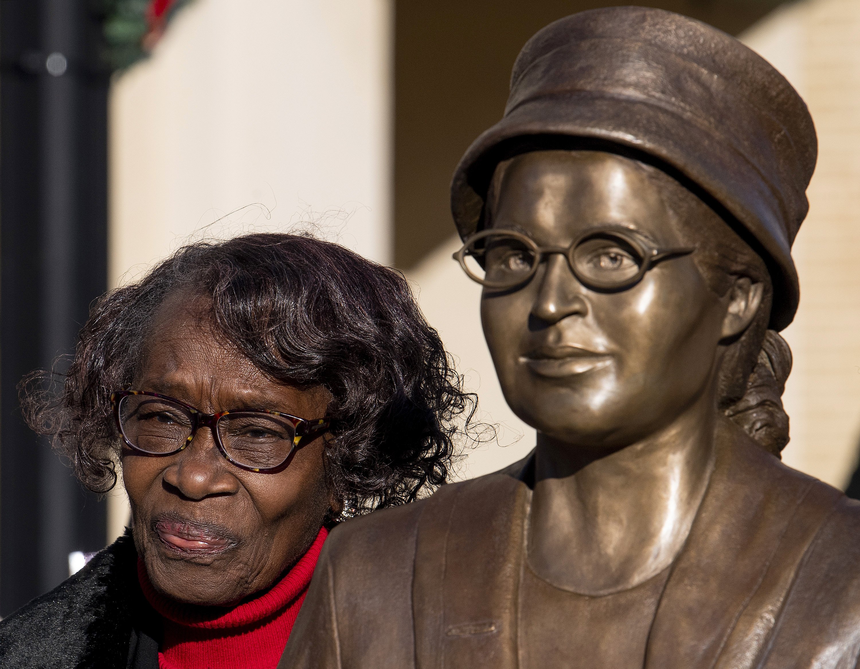 Alabama unveils statue of civil rights icon Rosa Parks