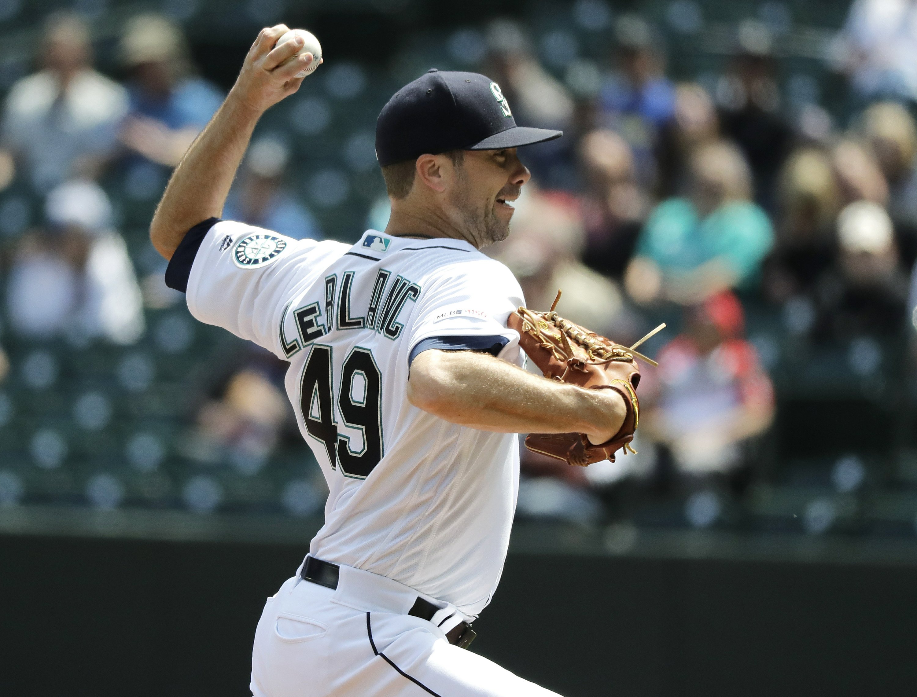 Rangers take advantage of M's miscues, rally to win 87