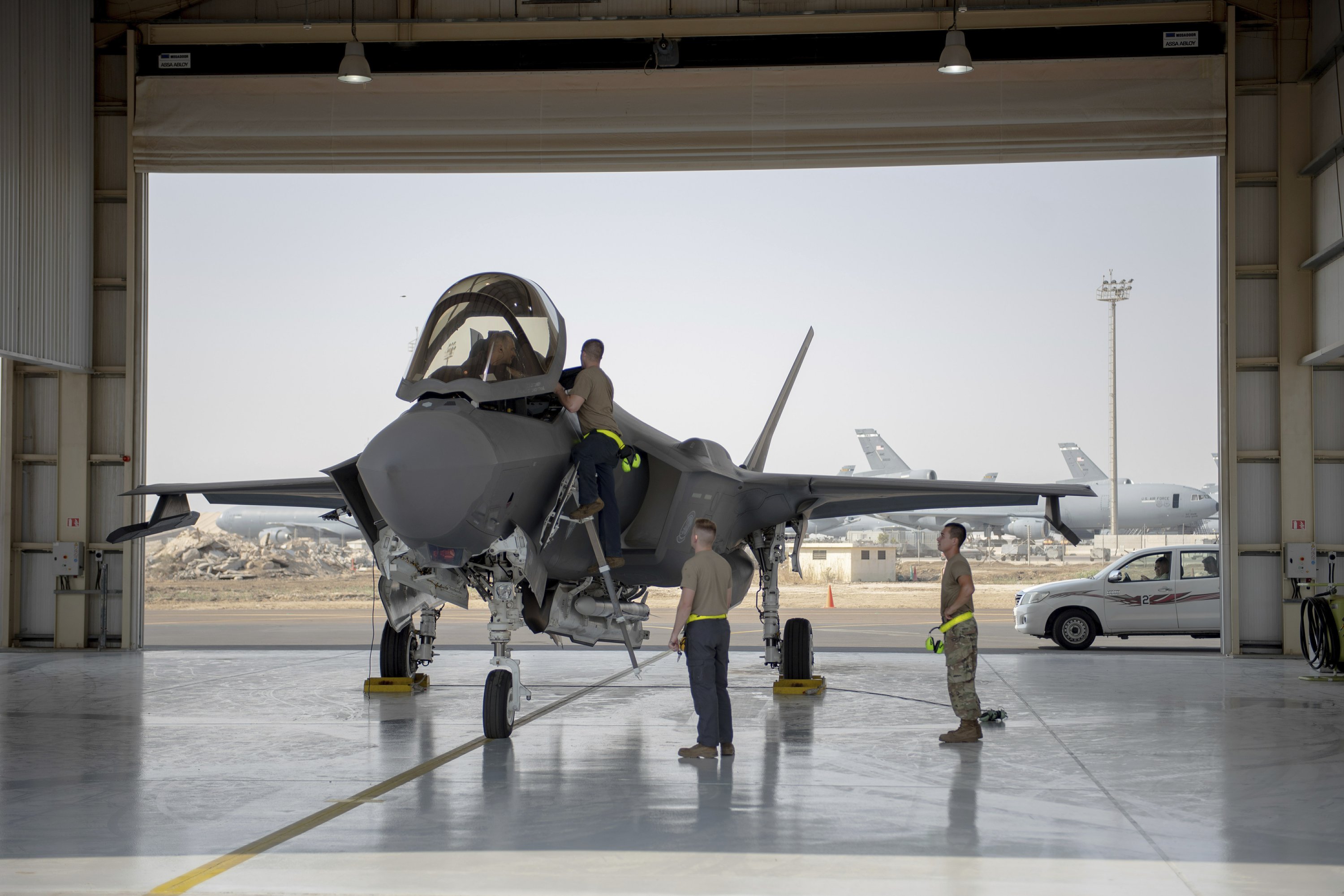 Us Plans Sale Of F 35 Fighter Jets To Uae In 23b Arms Deal