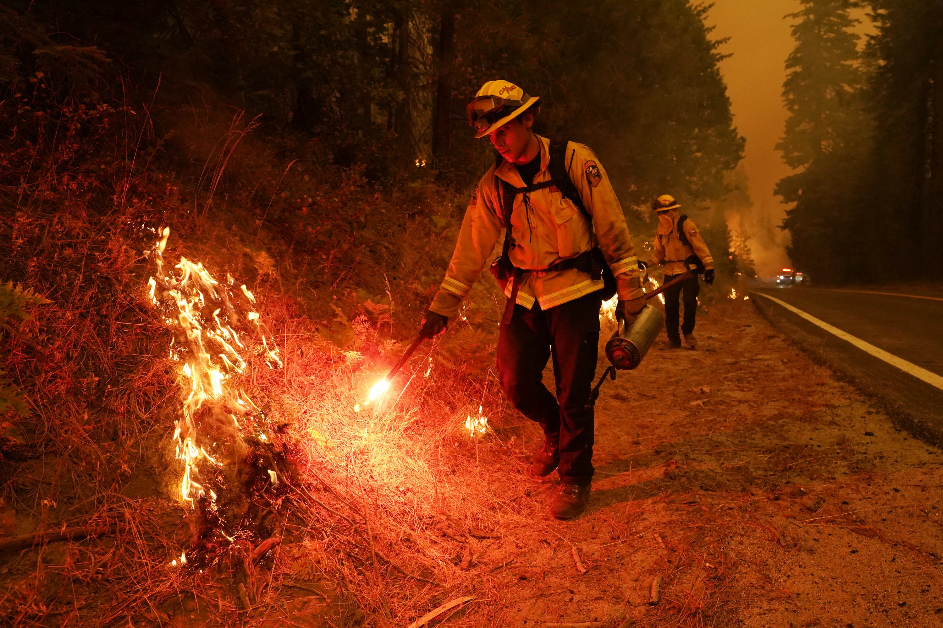 Creek Fire reaches Mammoth Pool Reservoir; military helicopters rescue over  150 people - Wildfire Today